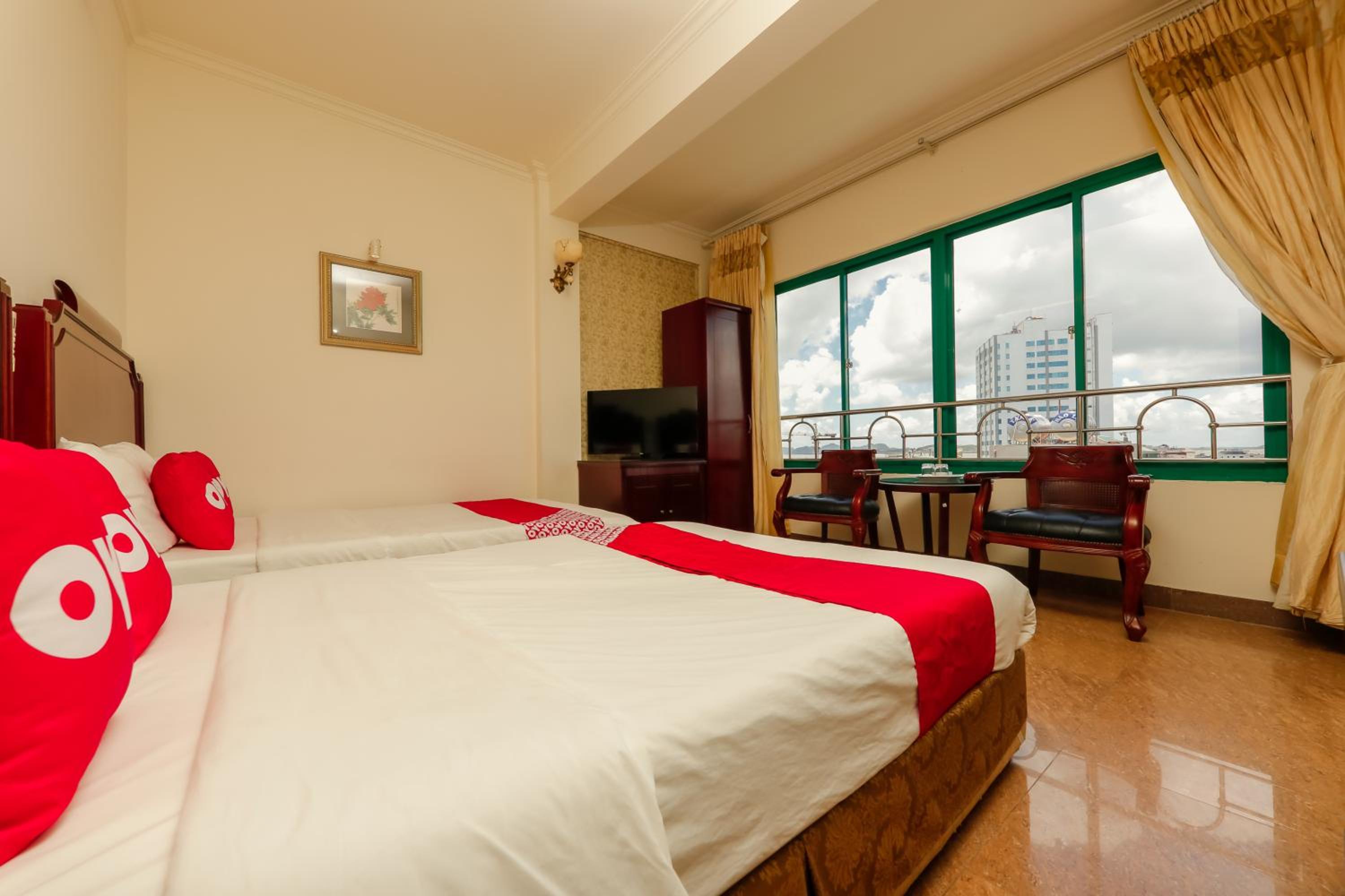 Deluxe Family Room - Photo 7