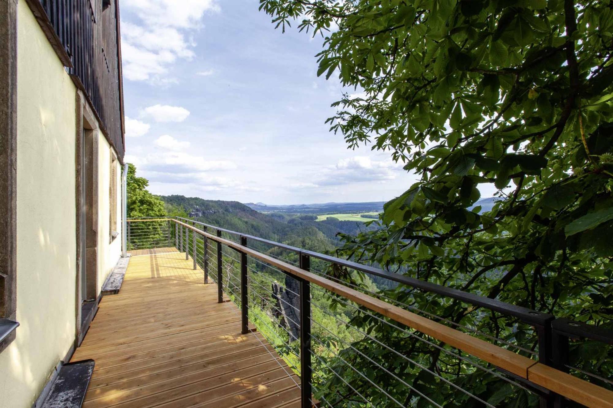 Apartment with Mountain View photo 3