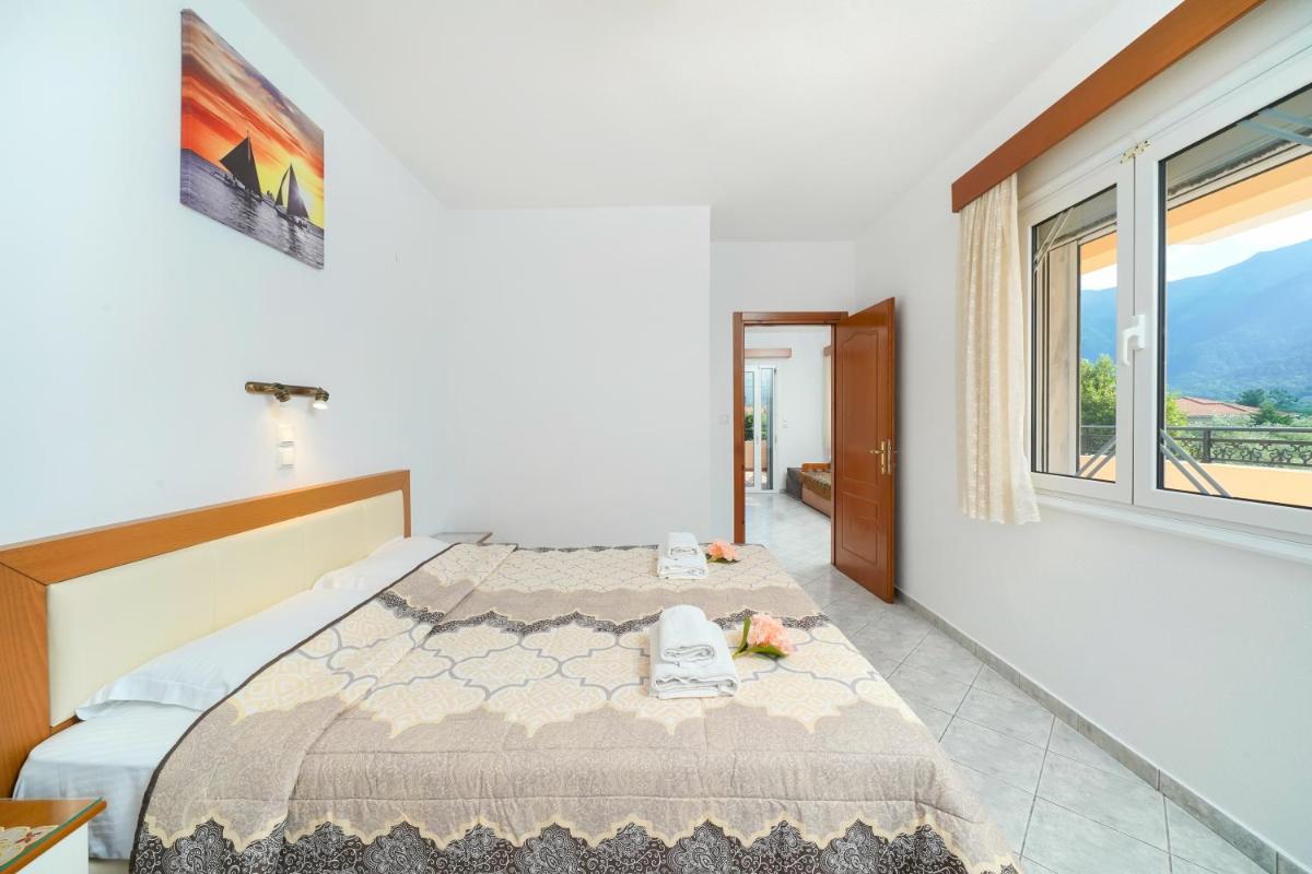 One bedroom apartment with Side Sea view photo 2