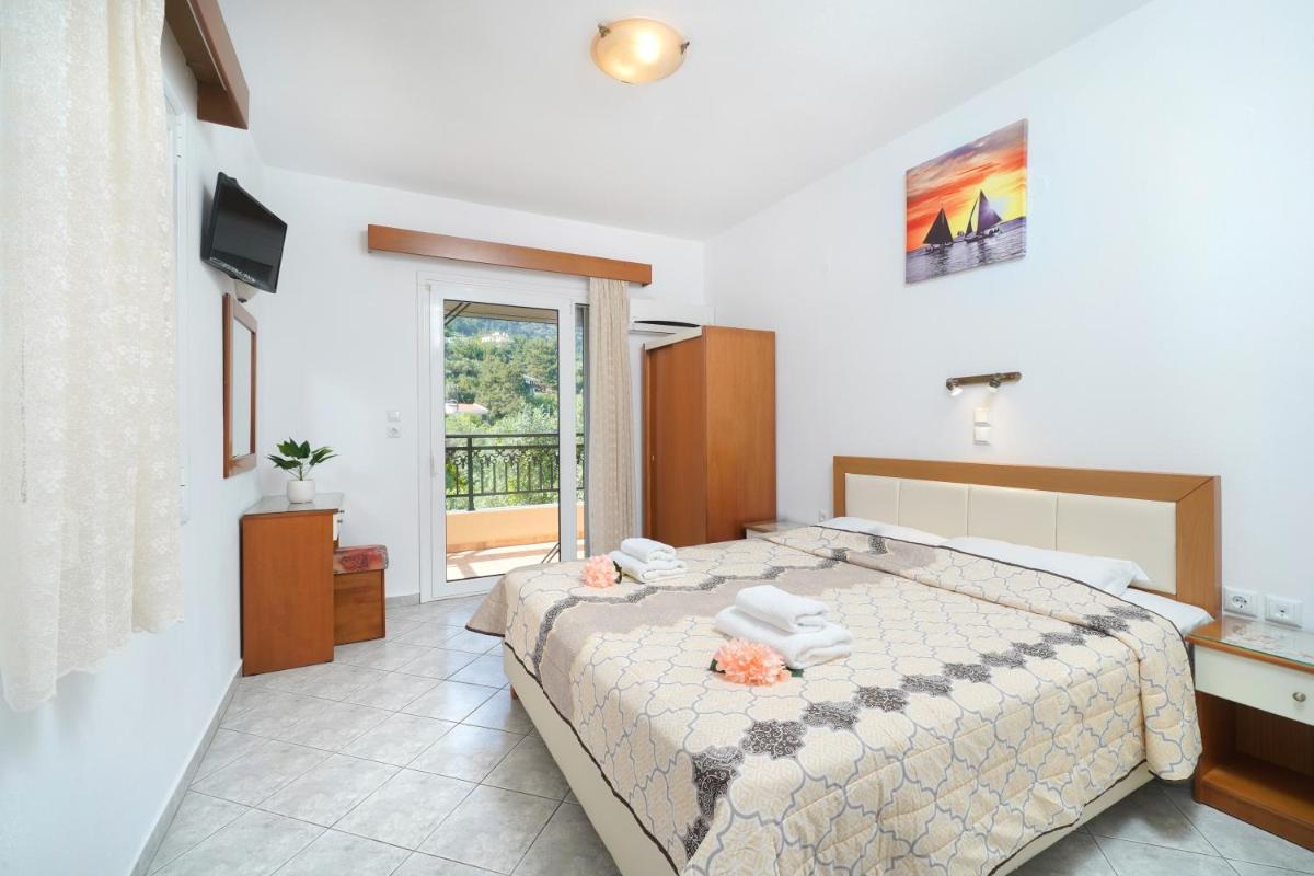 One bedroom apartment with Side Sea view photo 1