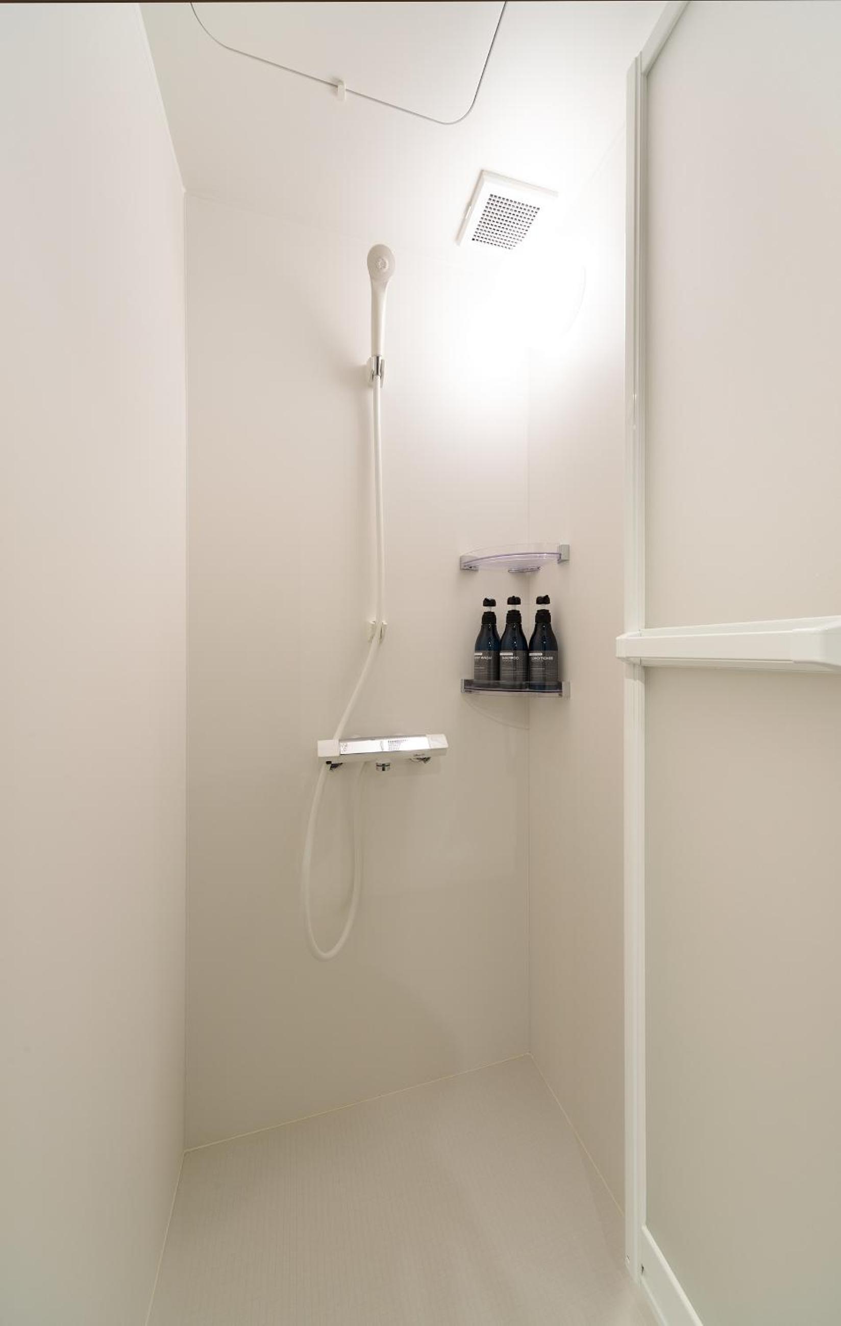 Quadruple Room with Shower - Photo 4