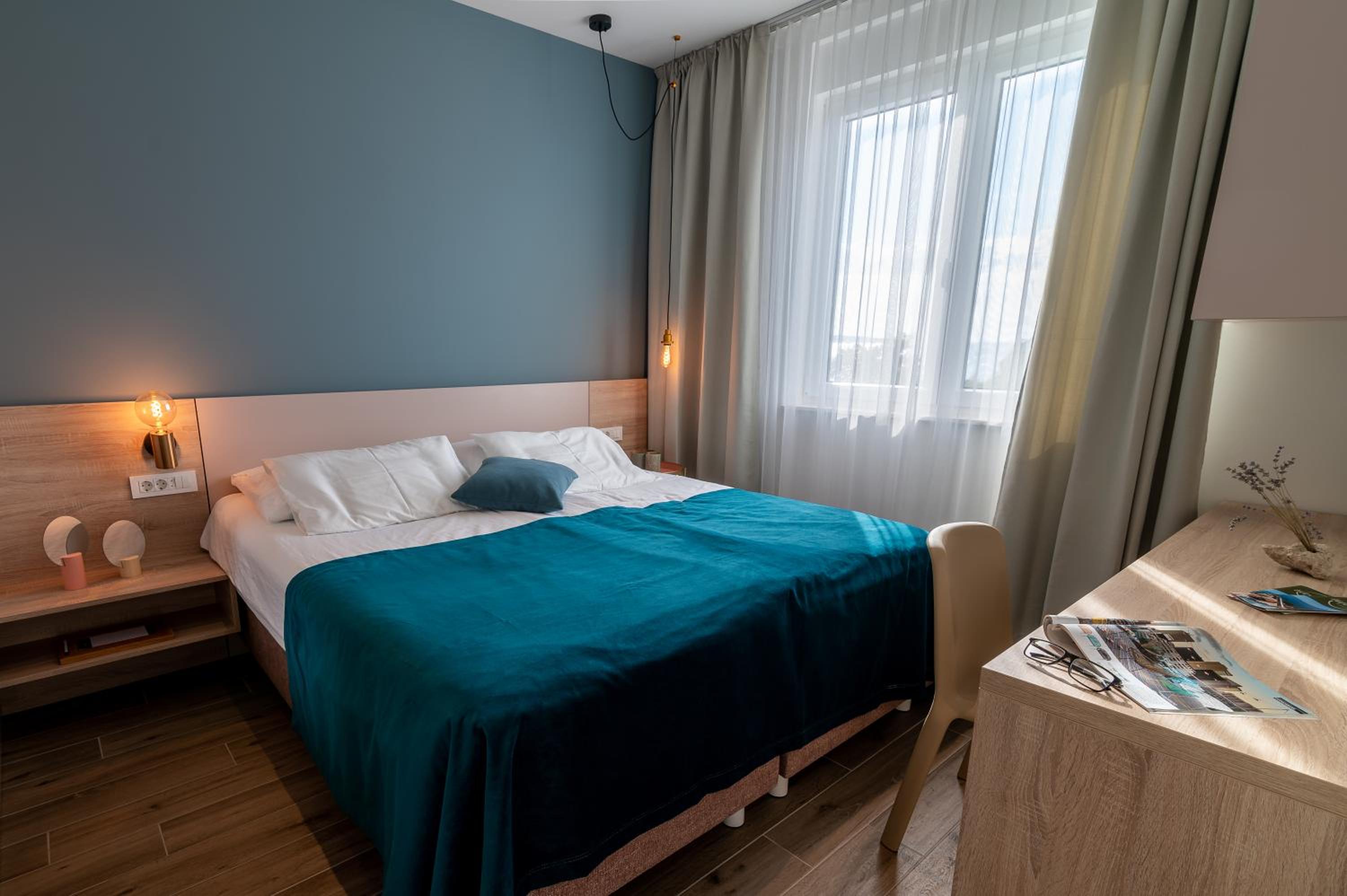 One-Bedroom Apartment - Photo 2