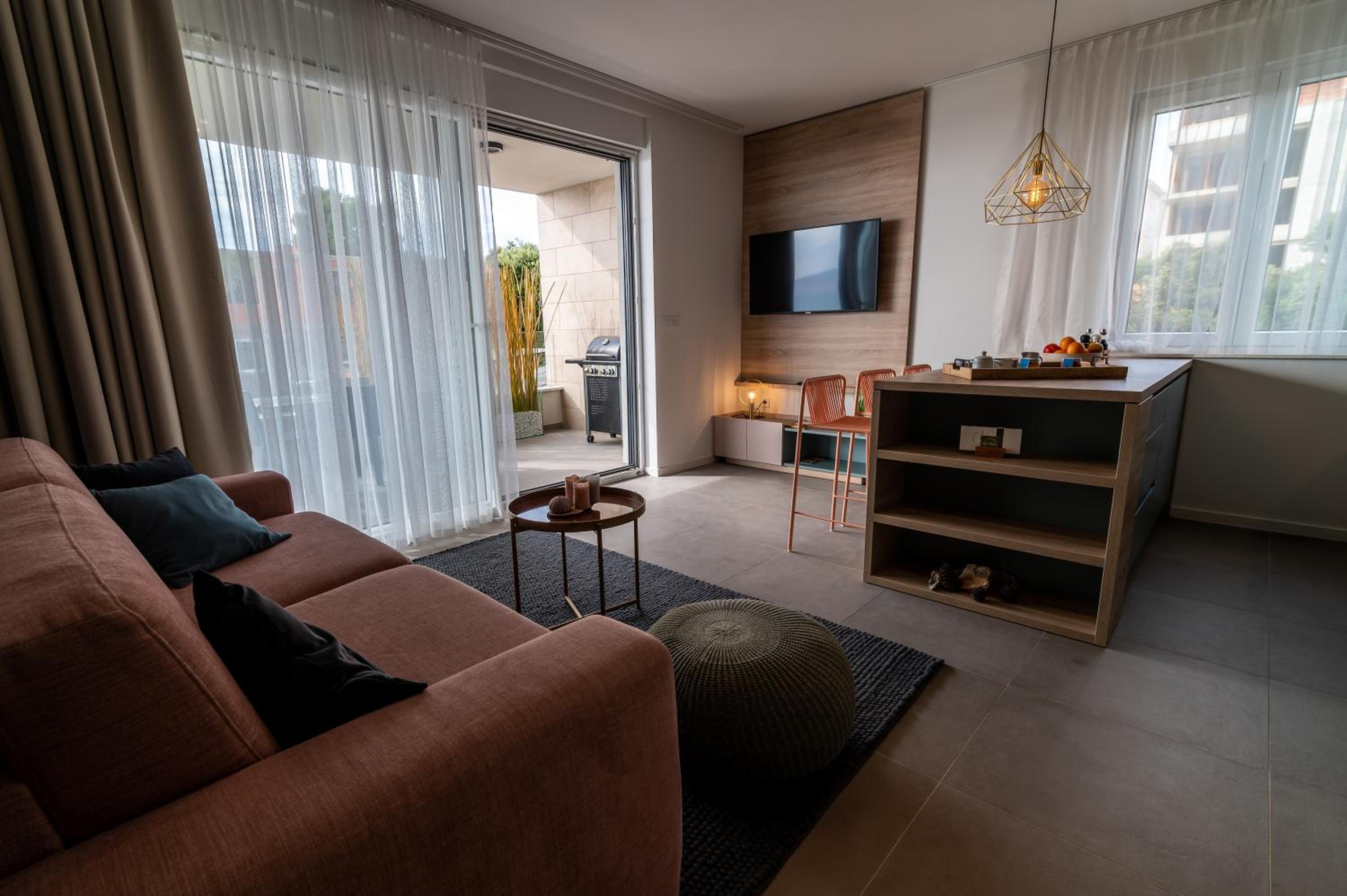 One-Bedroom Apartment - Photo 1