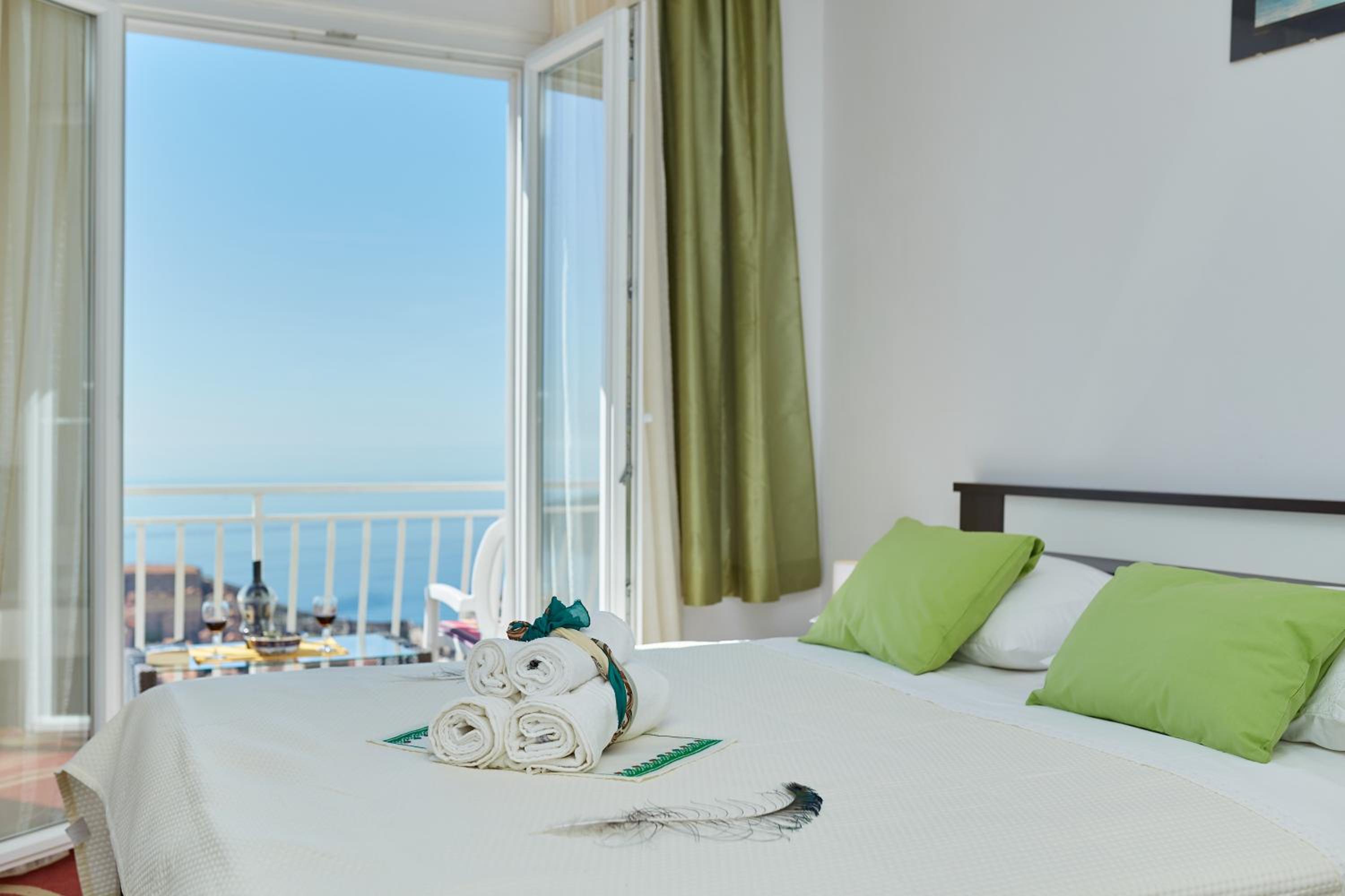 Triple Room with Sea View