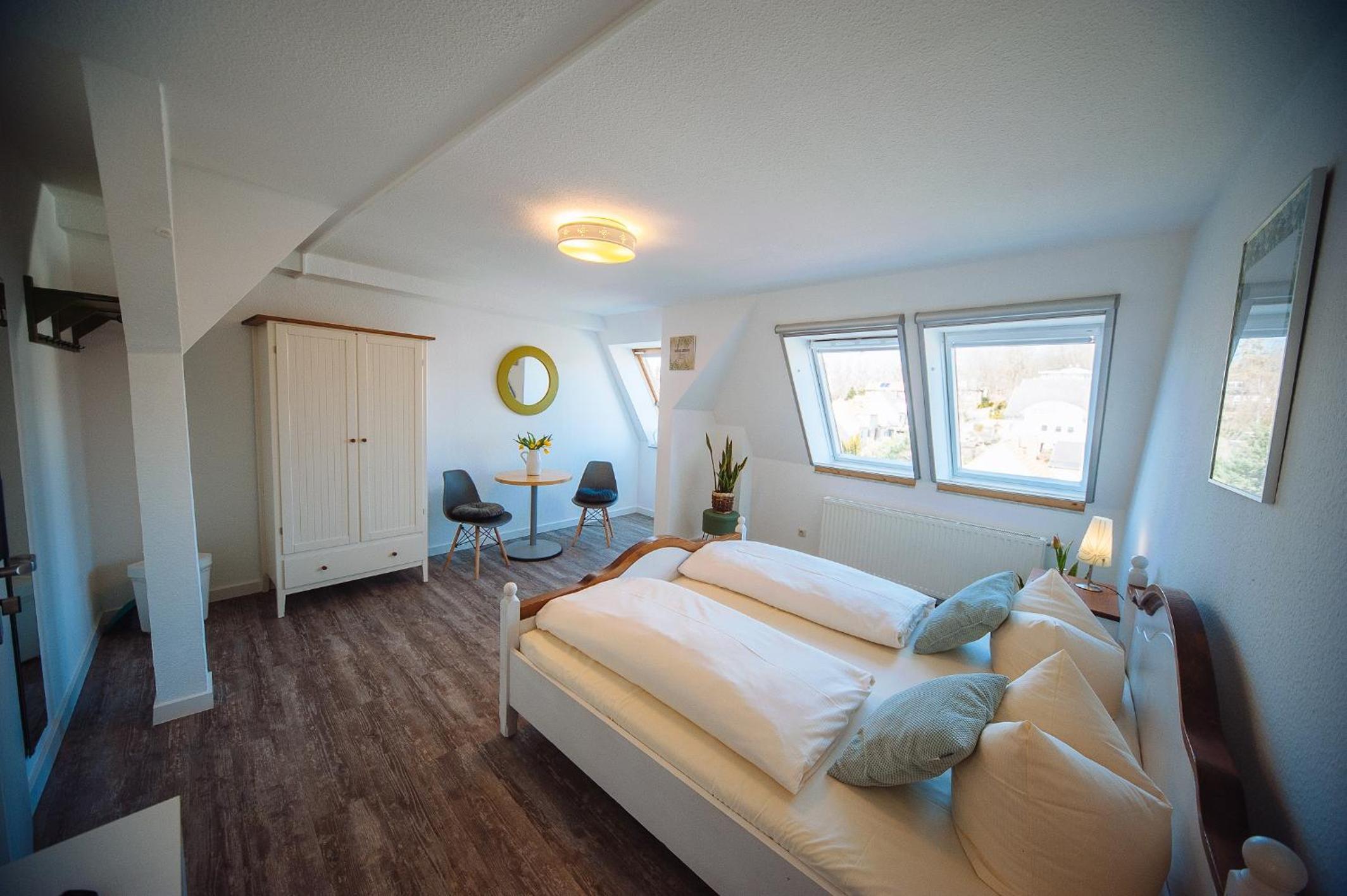 Double Room with Private External Bathroom - Photo 3