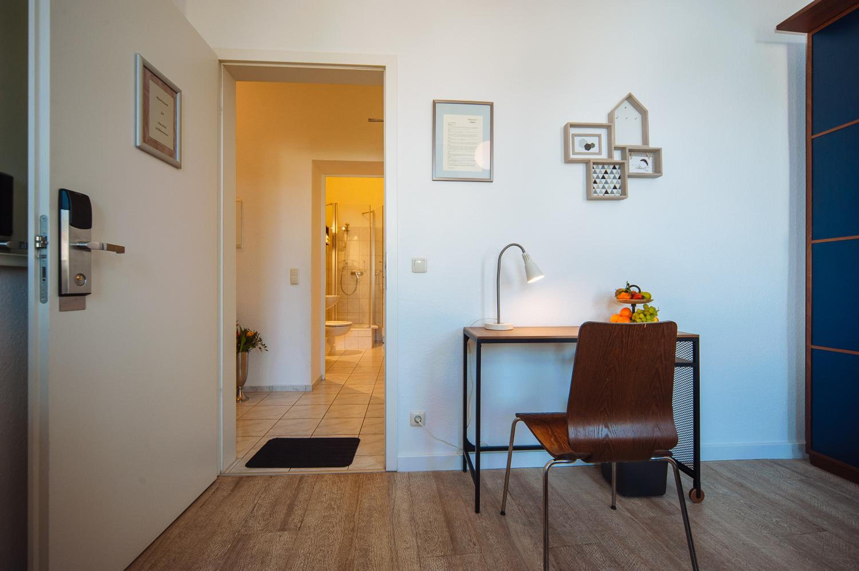 Double Room with Private External Bathroom - Photo 2