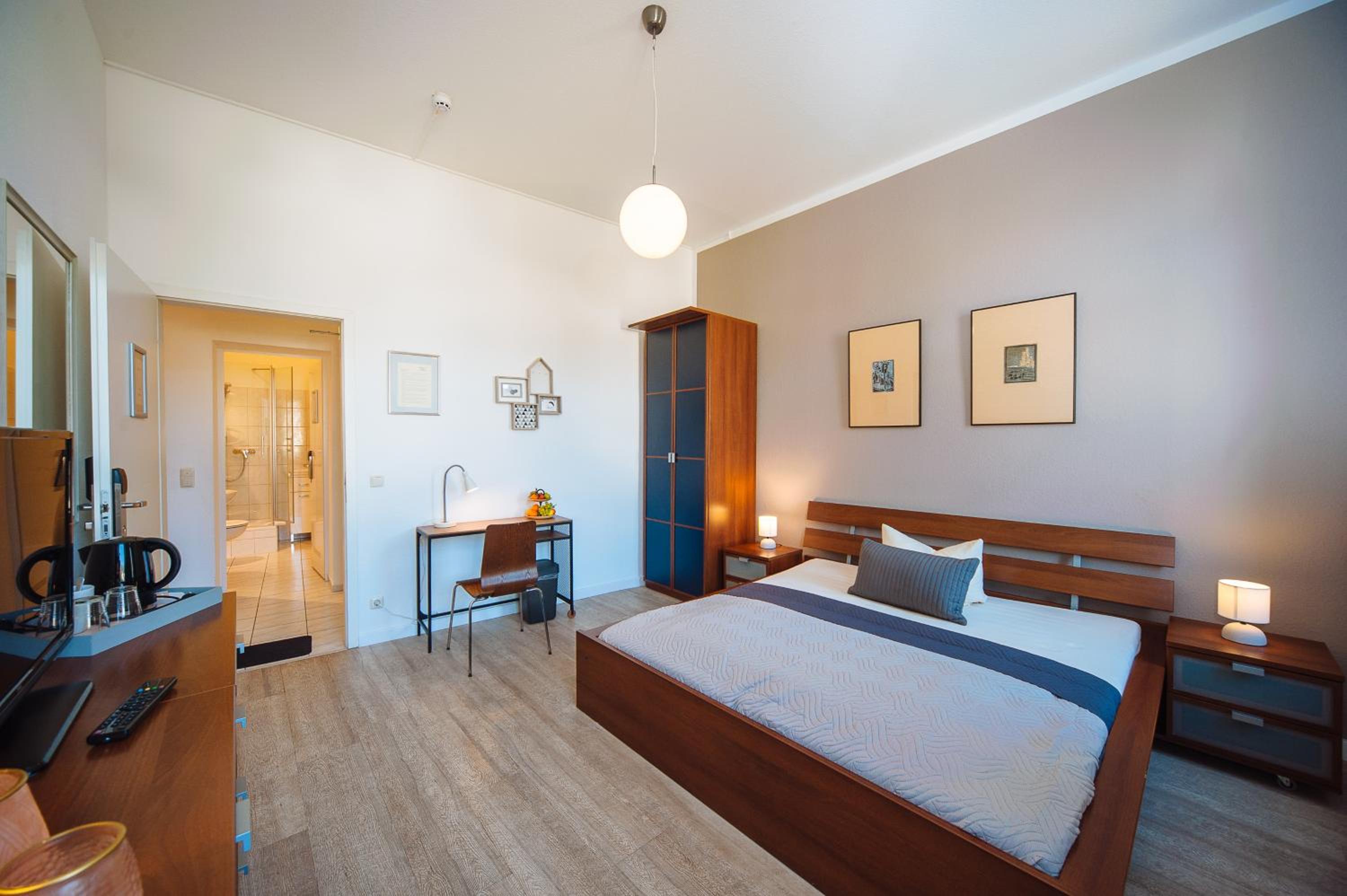 Double Room with Private External Bathroom - Photo 4