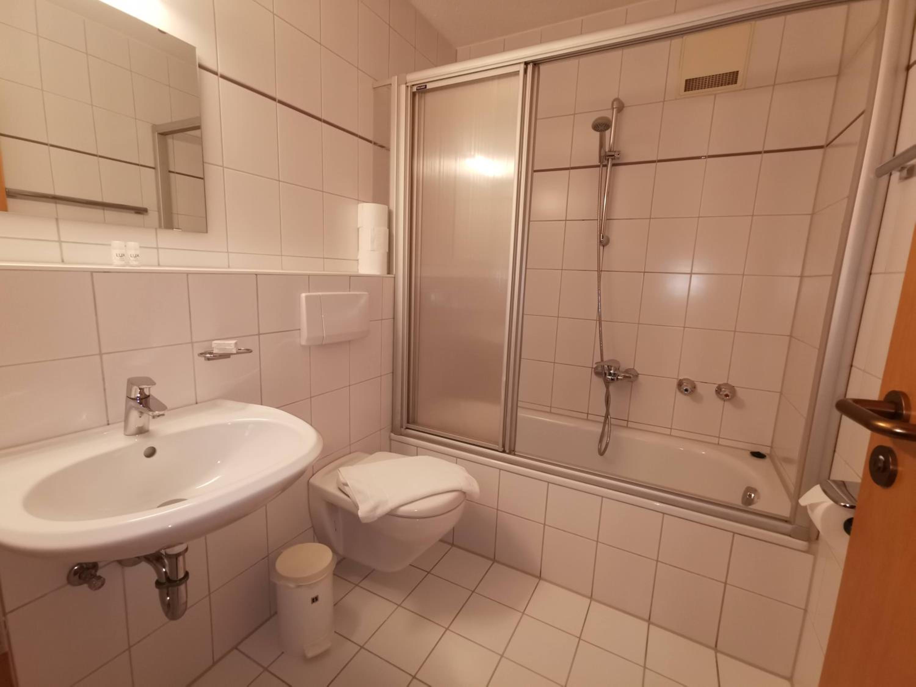 Double Room with Private Bathroom photo 2