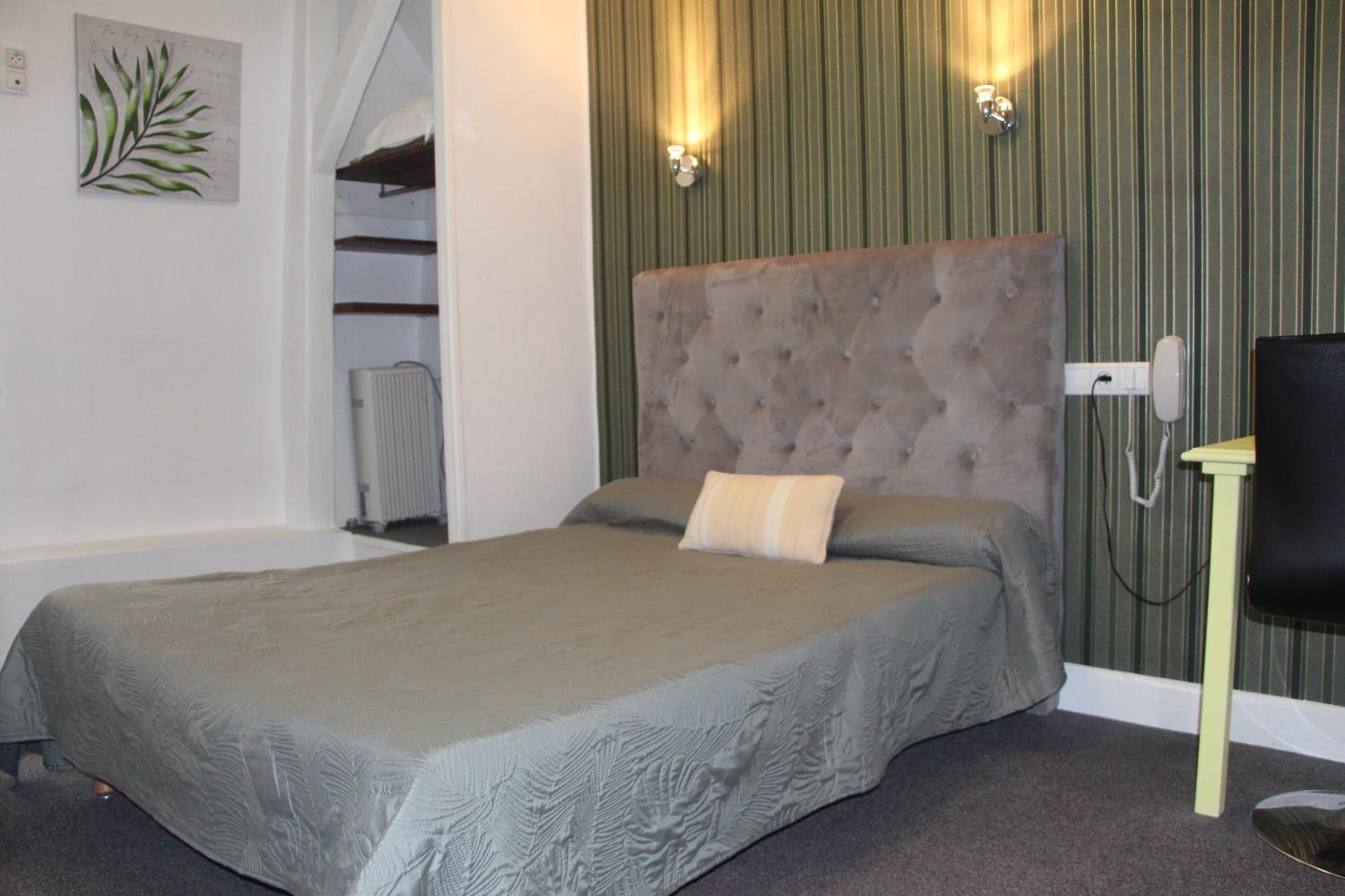 Classic Double Room with Shower photo 3