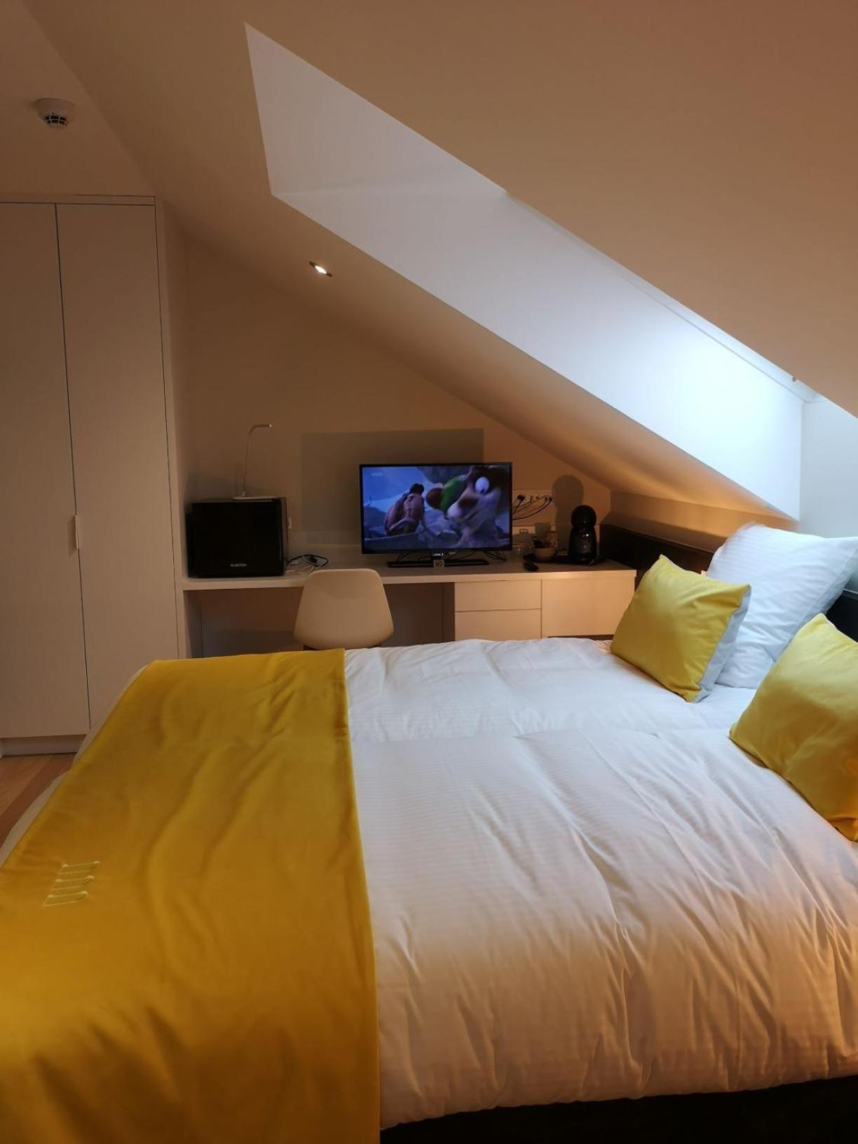 Deluxe Double Room with Shower photo 2