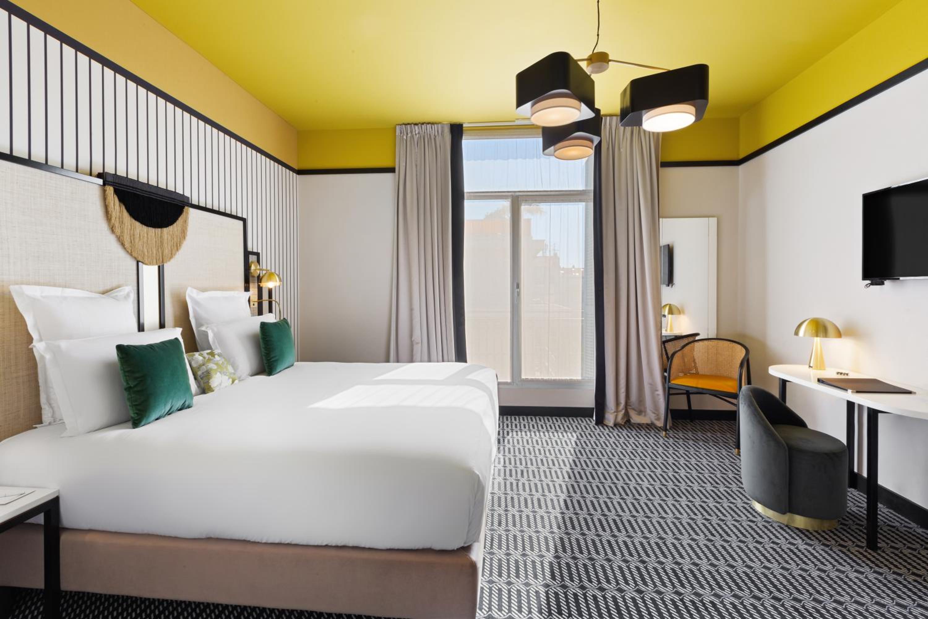 Executive Double Room thumbnail 5