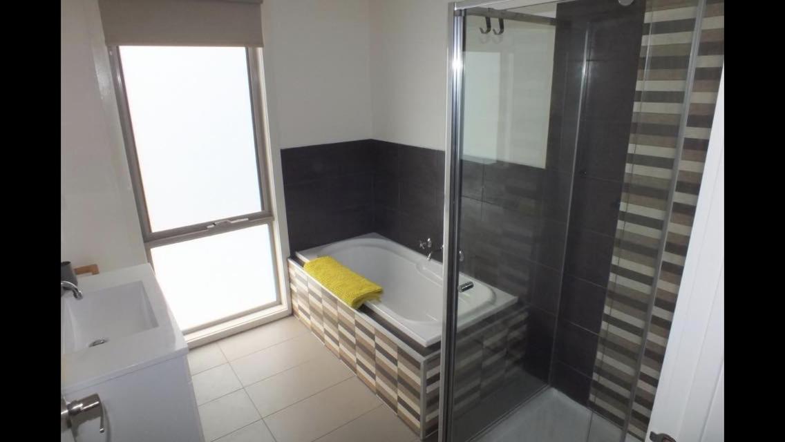 Three-Bedroom House photo 2