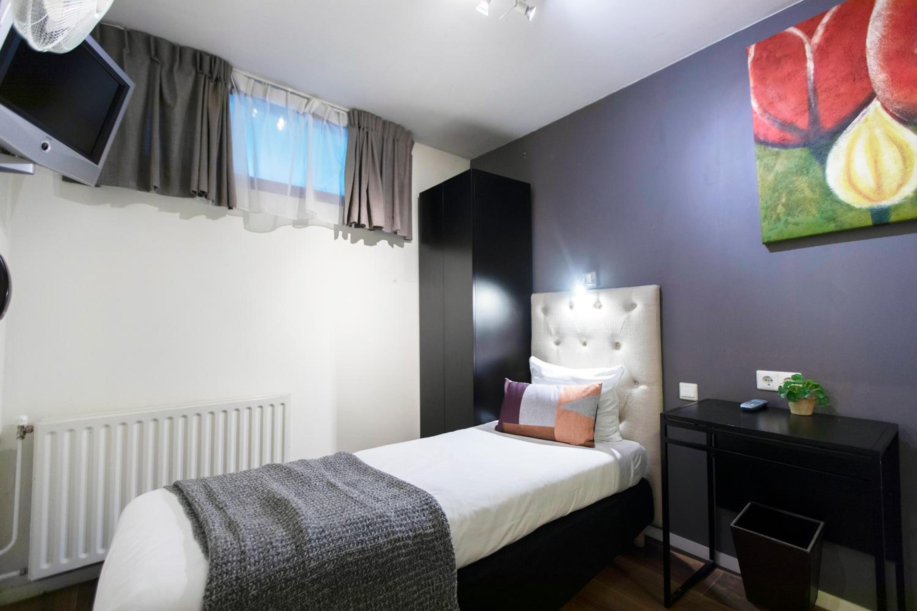 Low Budget Single room photo 3