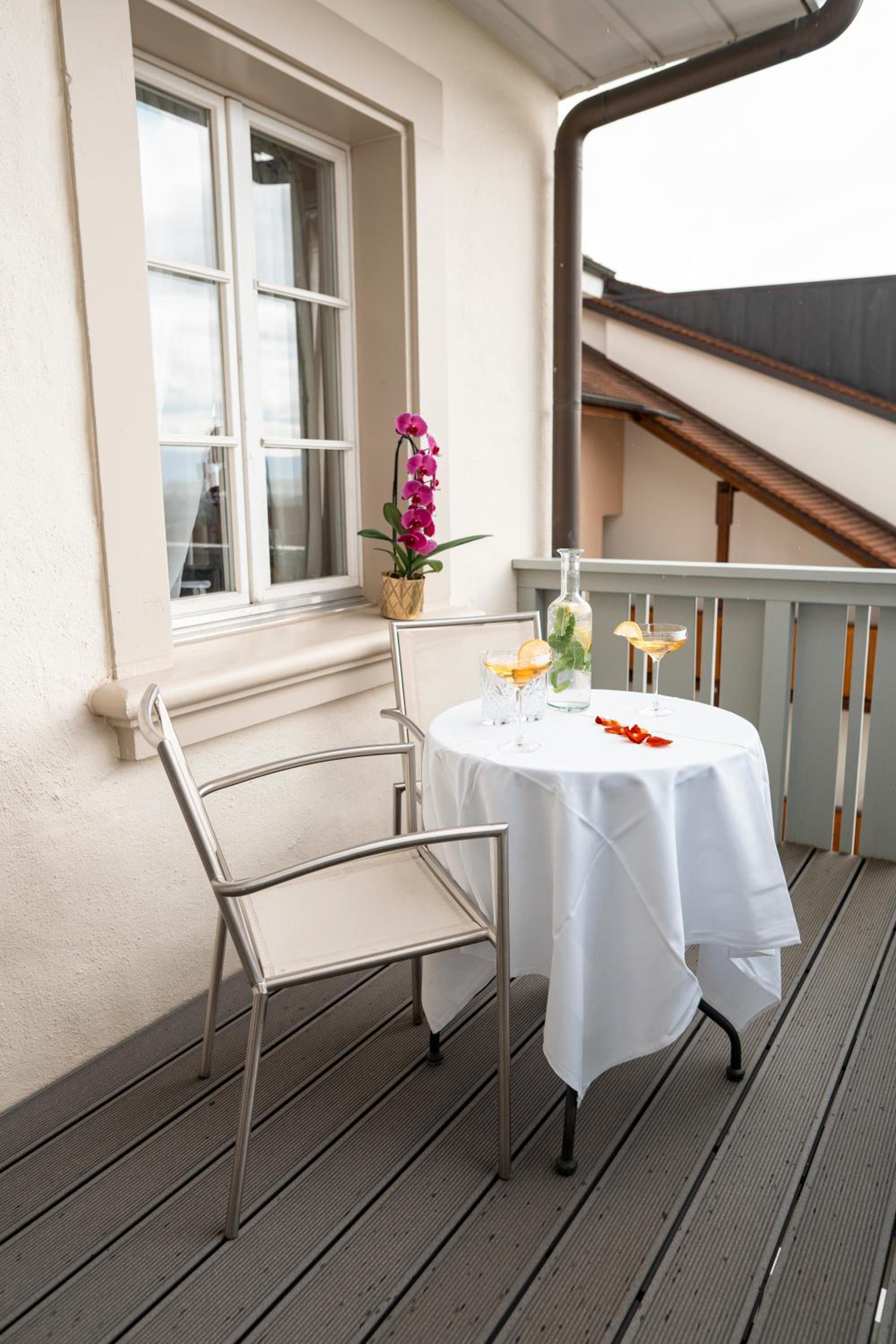 Suite with Balcony - Photo 4