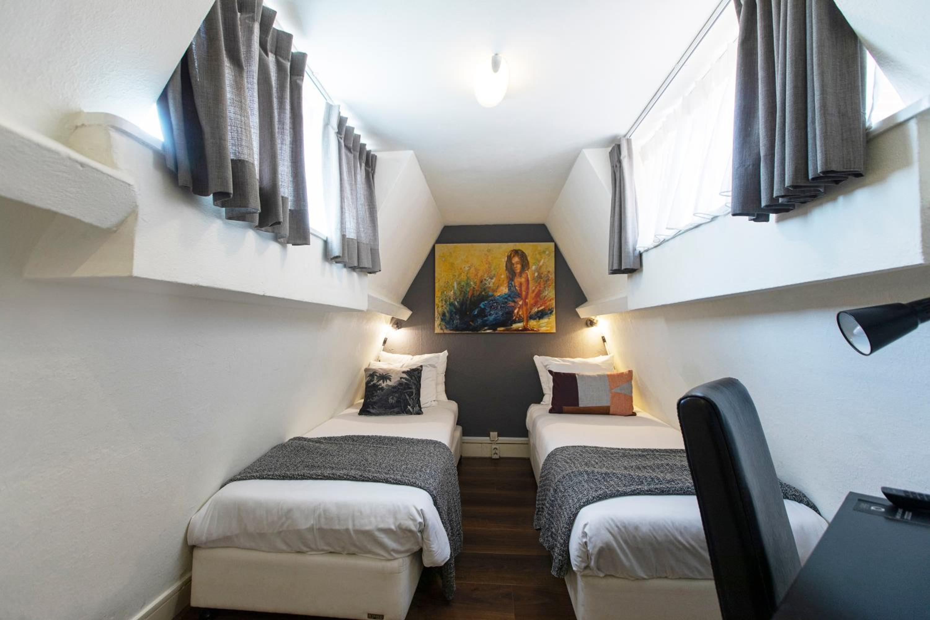 Economy Twin Room photo 3