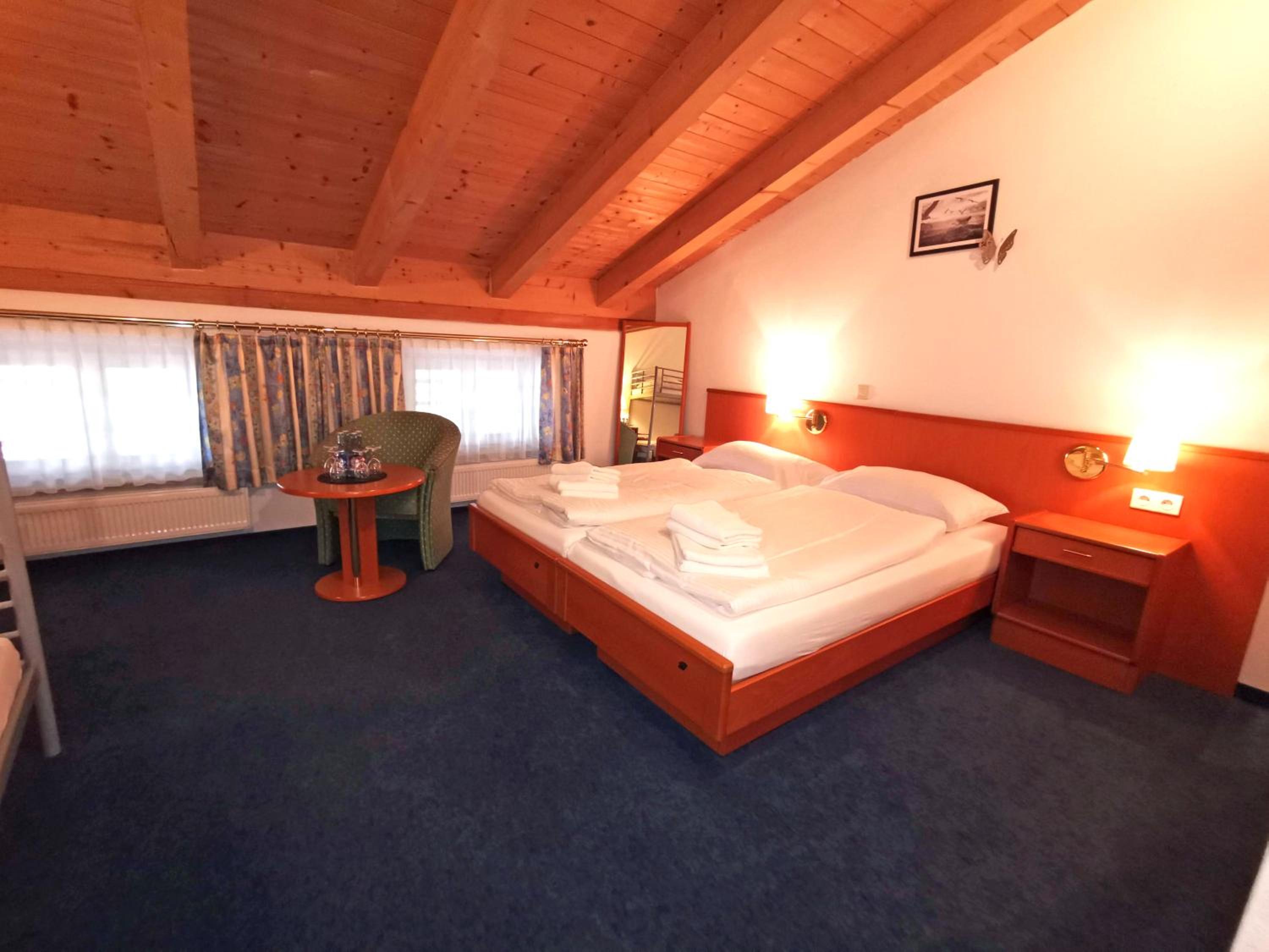 Double Room with Private Bathroom photo 3