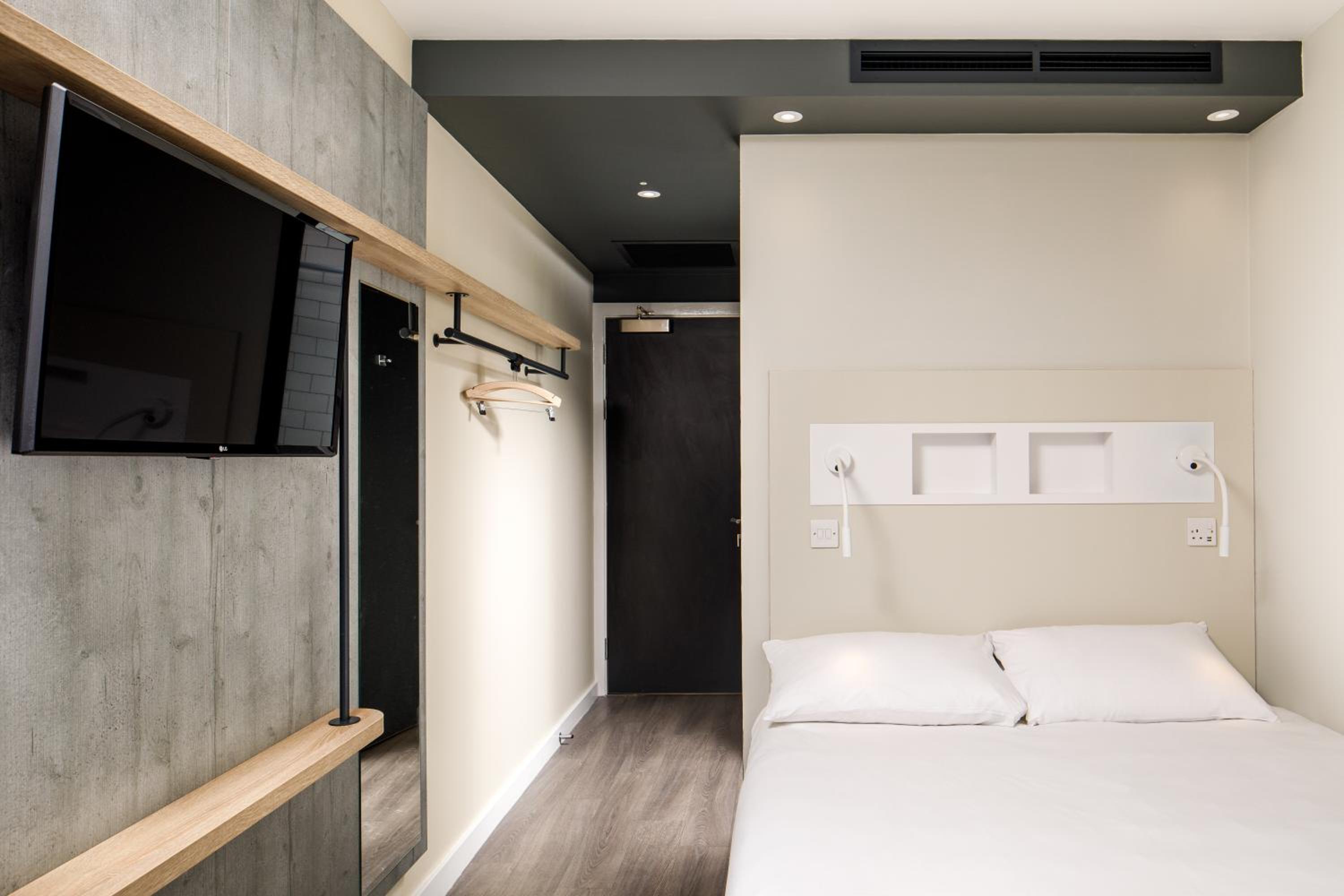Double Room - Photo 6