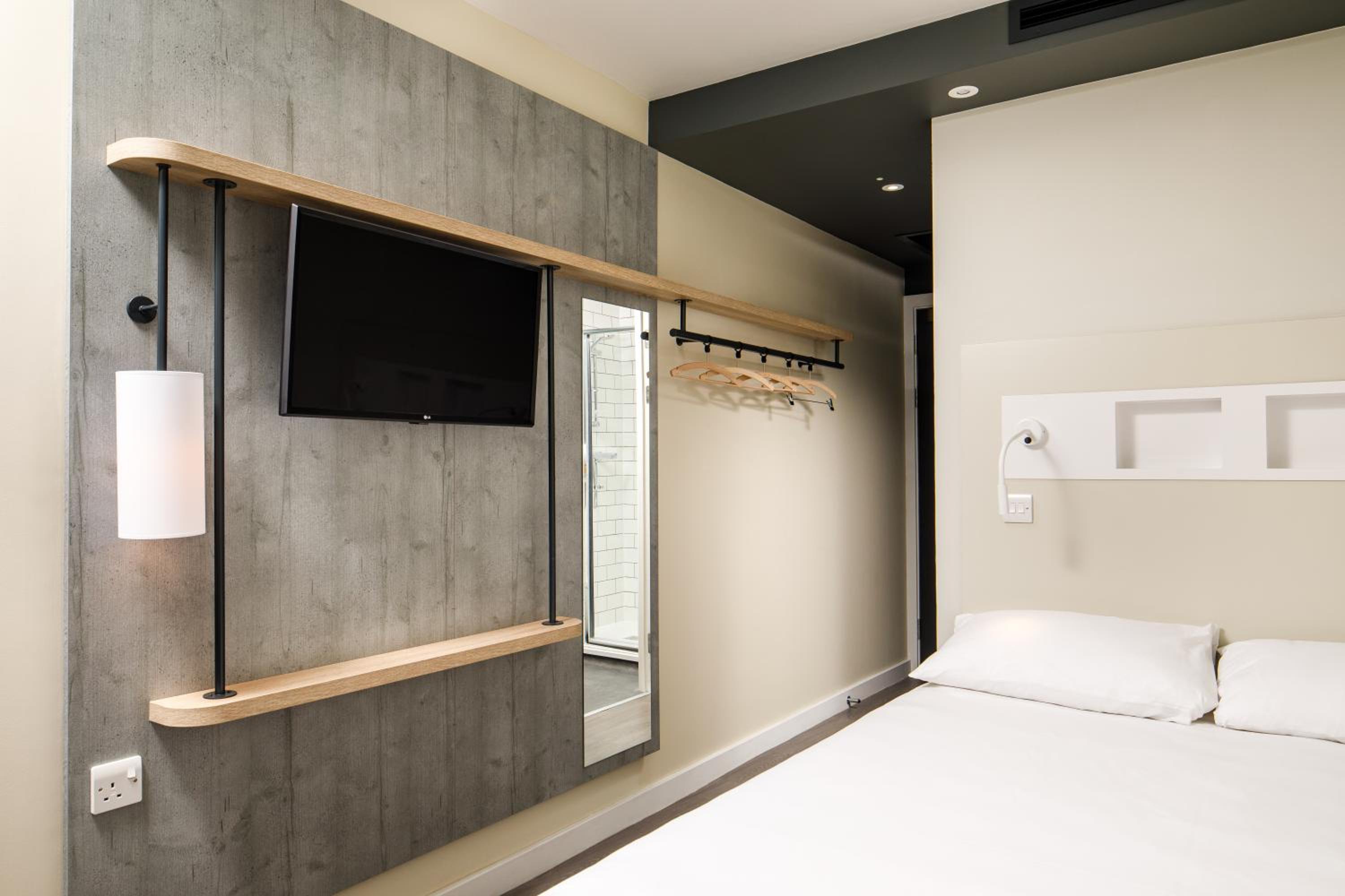 Double Room - Photo 7