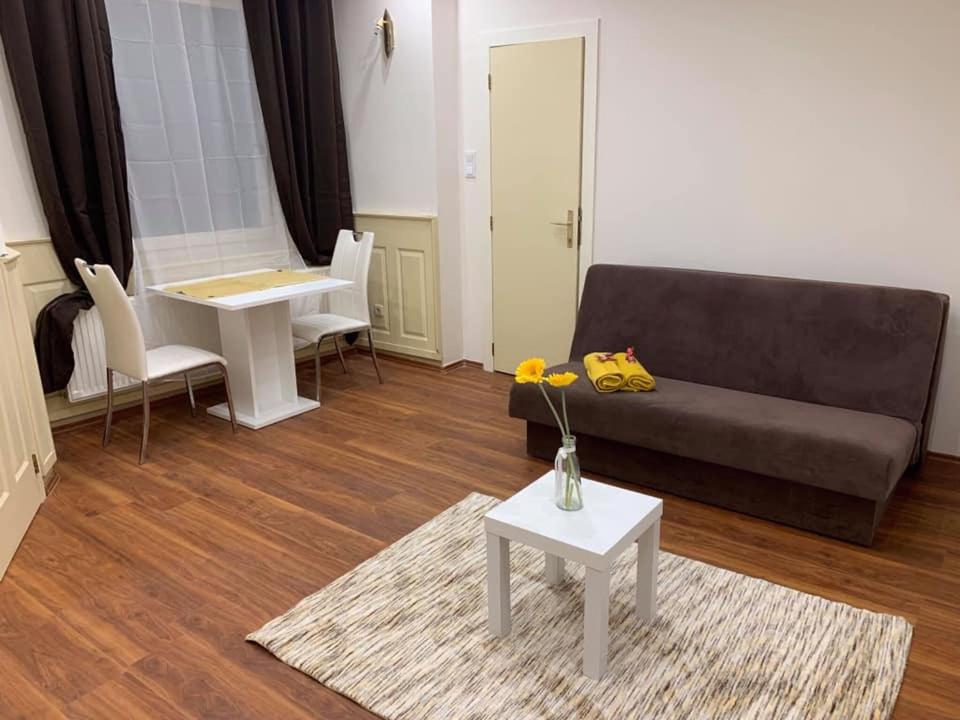 One-Bedroom Apartment - Photo 1