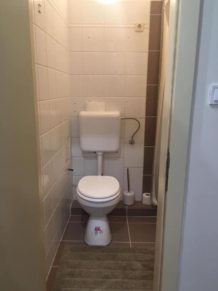 One-Bedroom Apartment - Photo 3