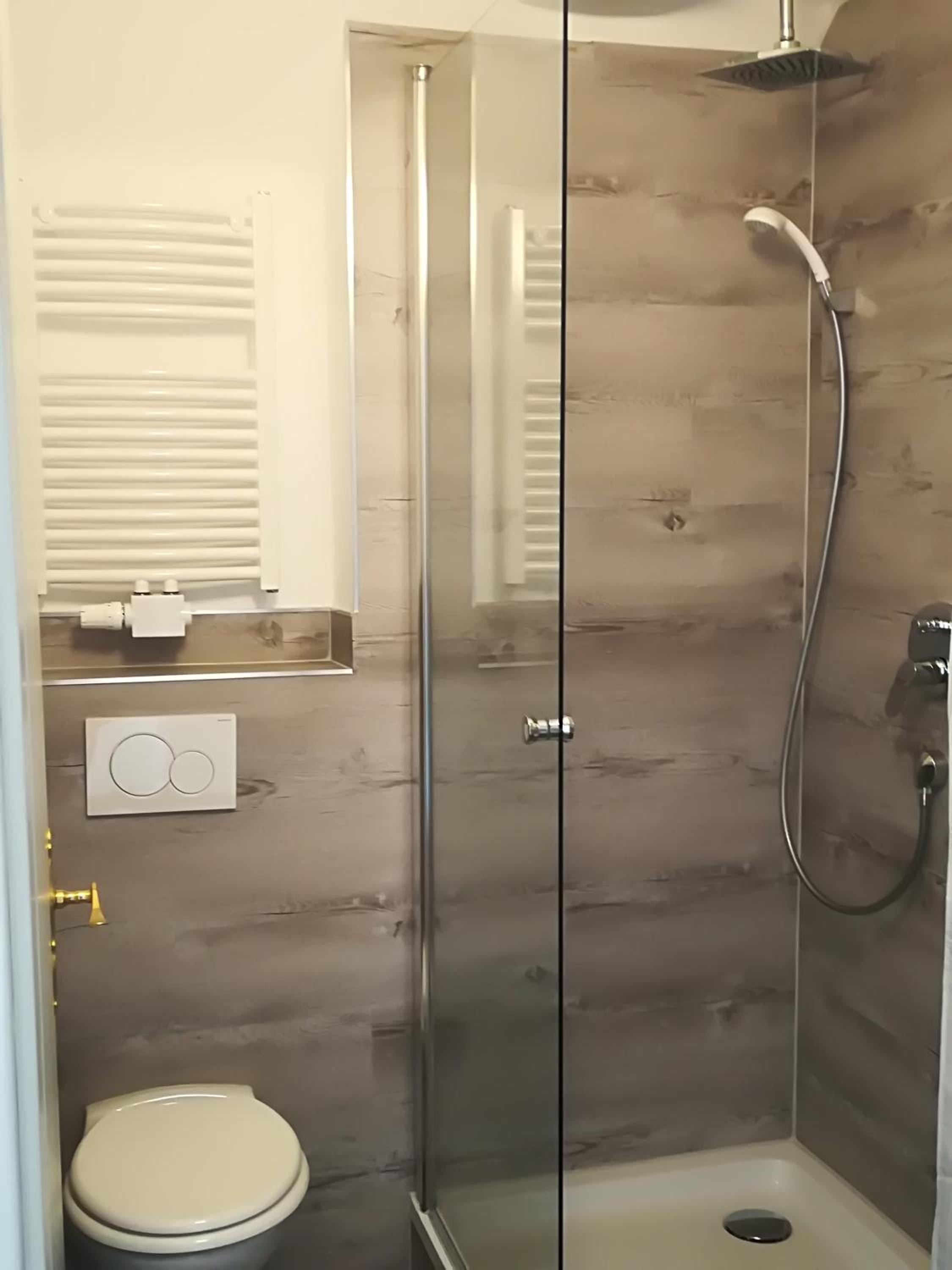 Family Room with Bathroom photo 2