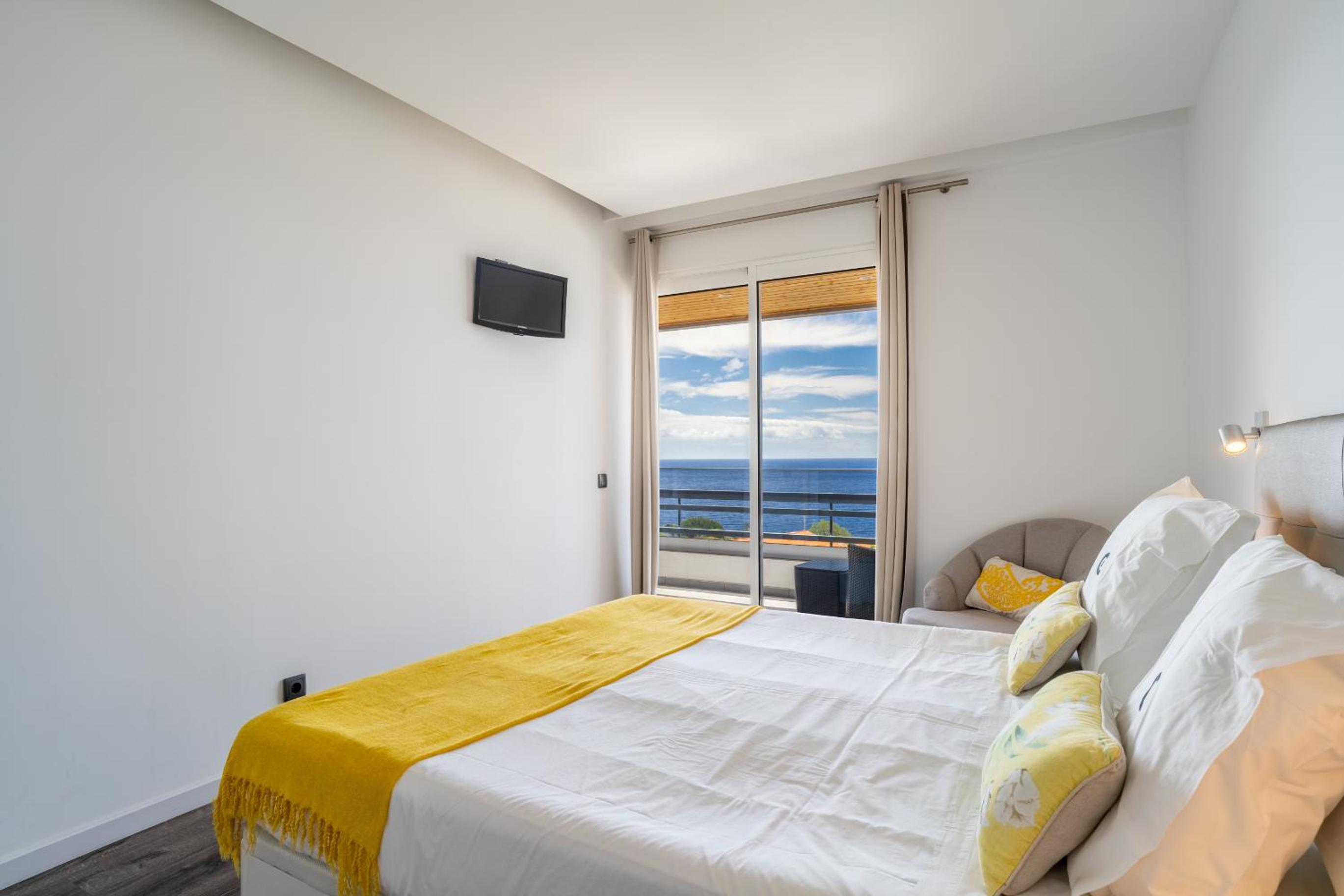 Two-Bedroom Apartment with Balcony photo 2