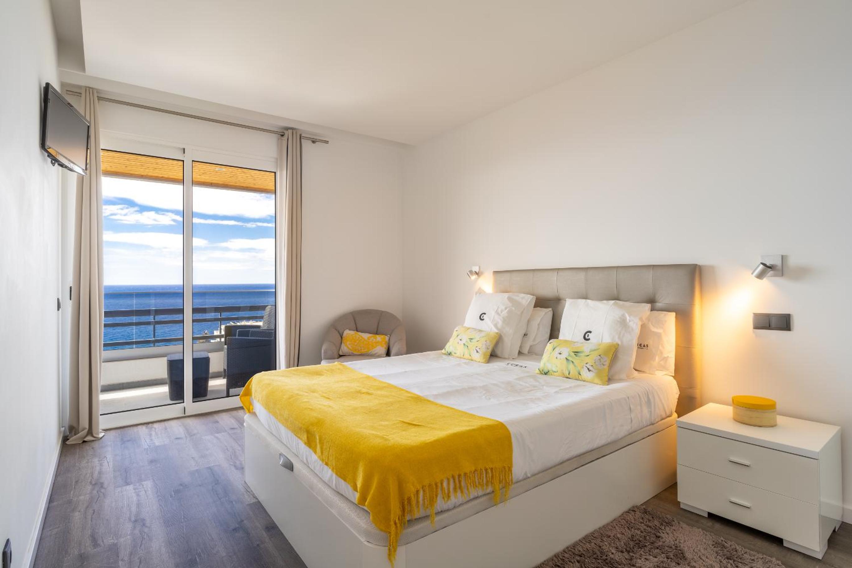 Two-Bedroom Apartment with Balcony photo 1