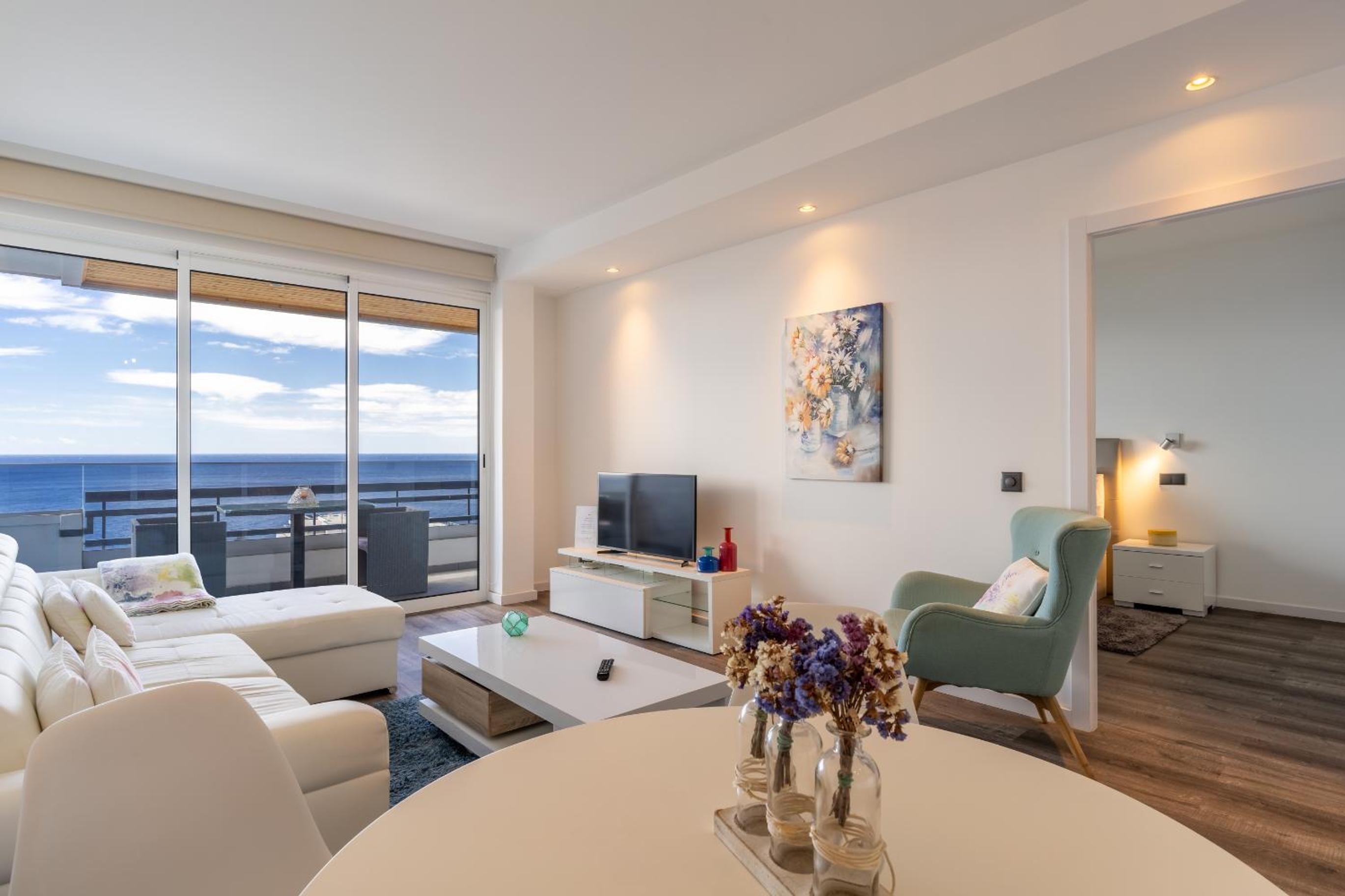 Two-Bedroom Apartment with Balcony photo 3