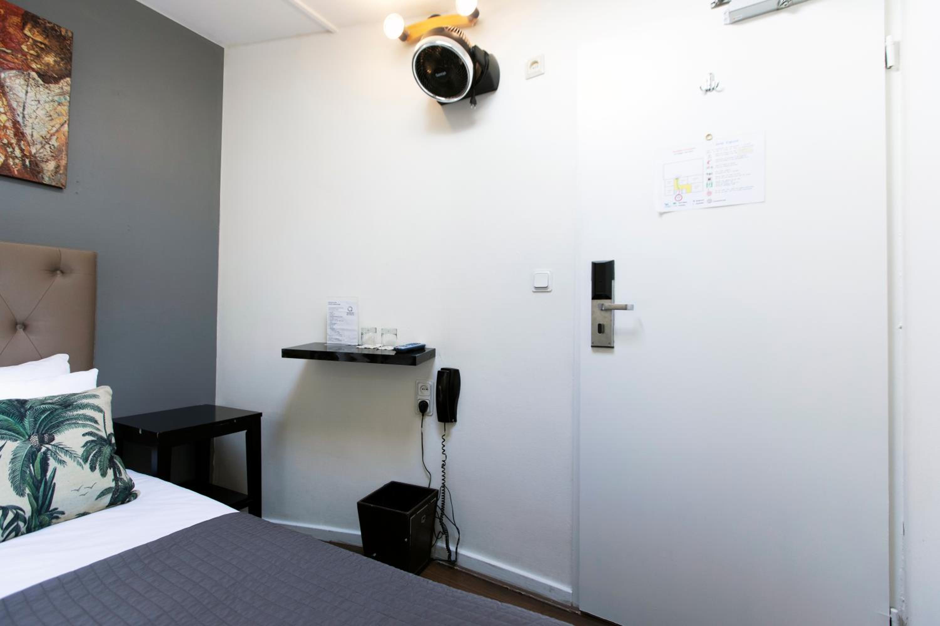 Budget Double Room photo 3
