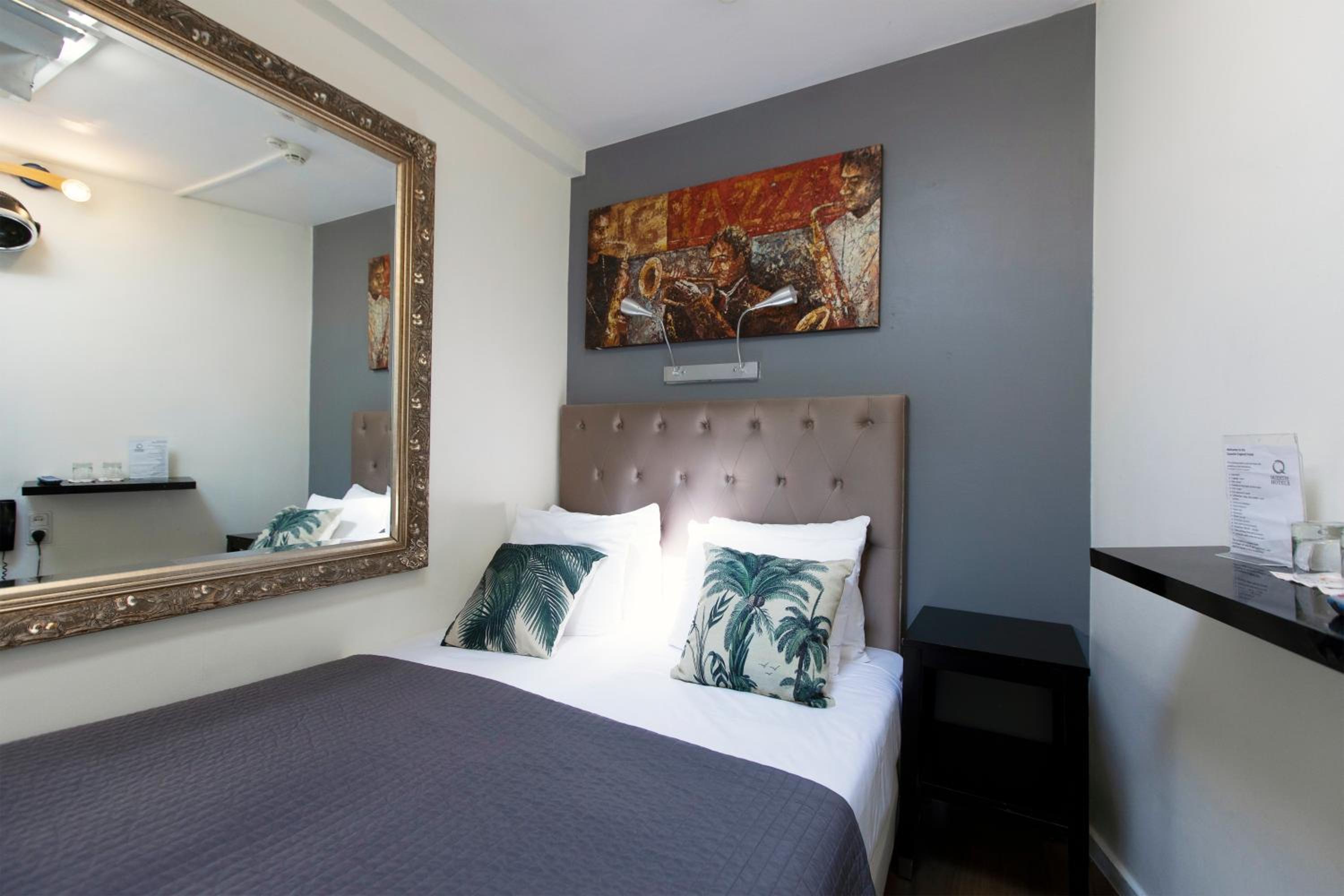 Budget Double Room photo 2