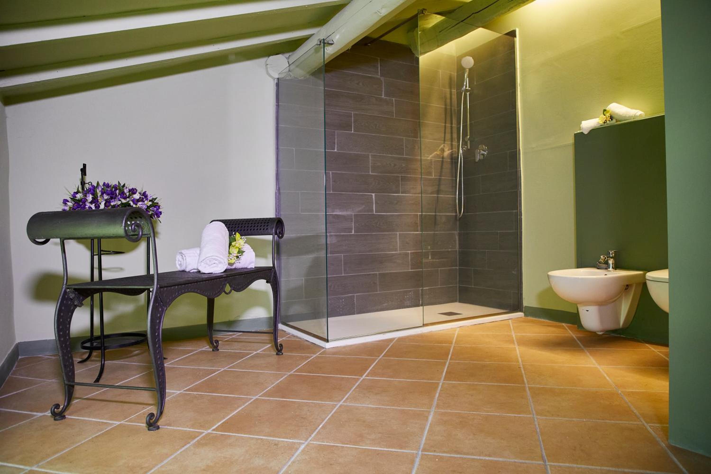 Family Room with Private Bathroom - Photo 18