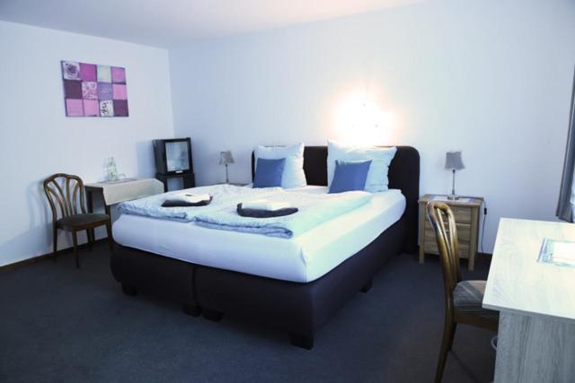 Double Room with Private Bathroom - Photo 2