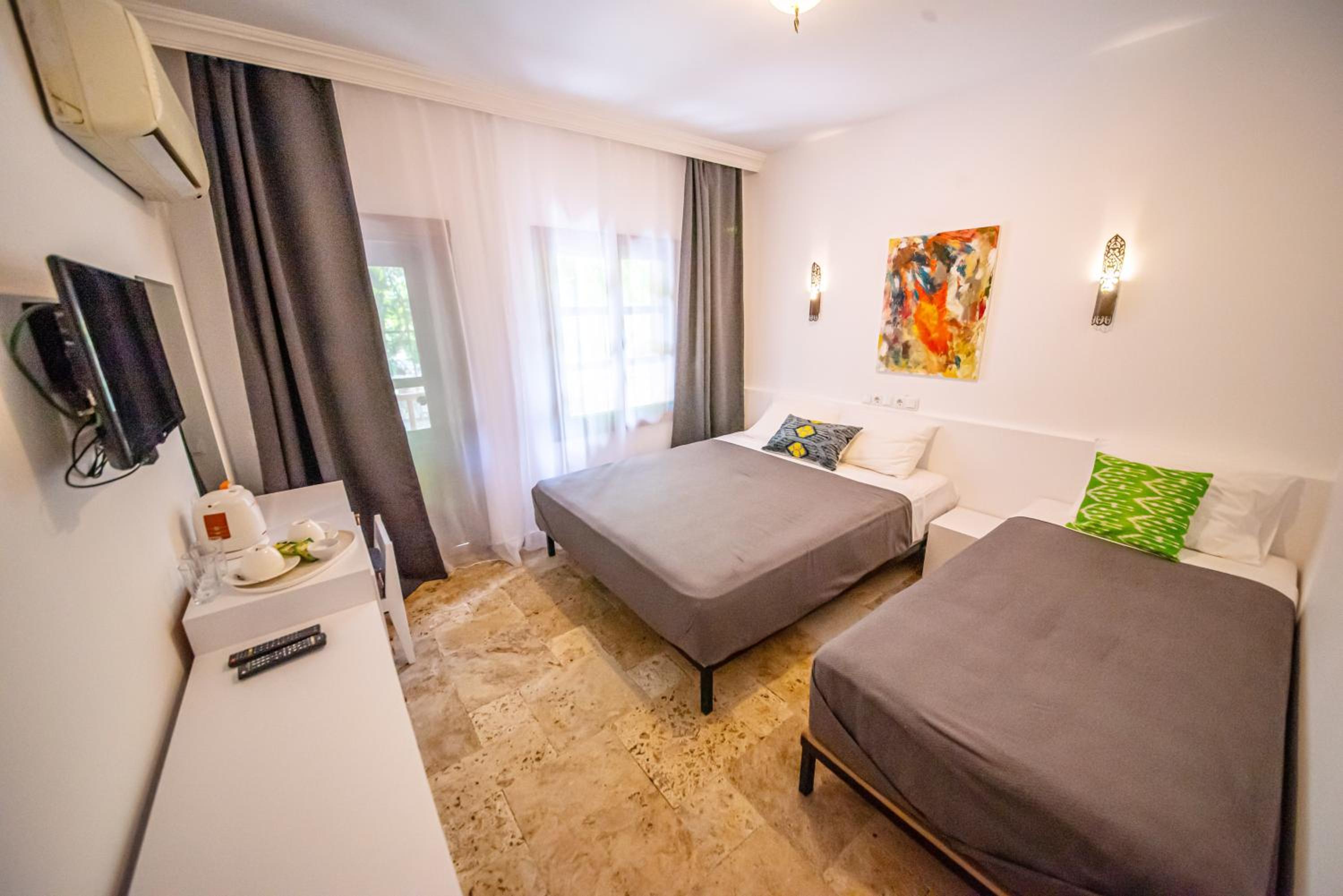 Double or Twin Room with Extra Bed photo 3