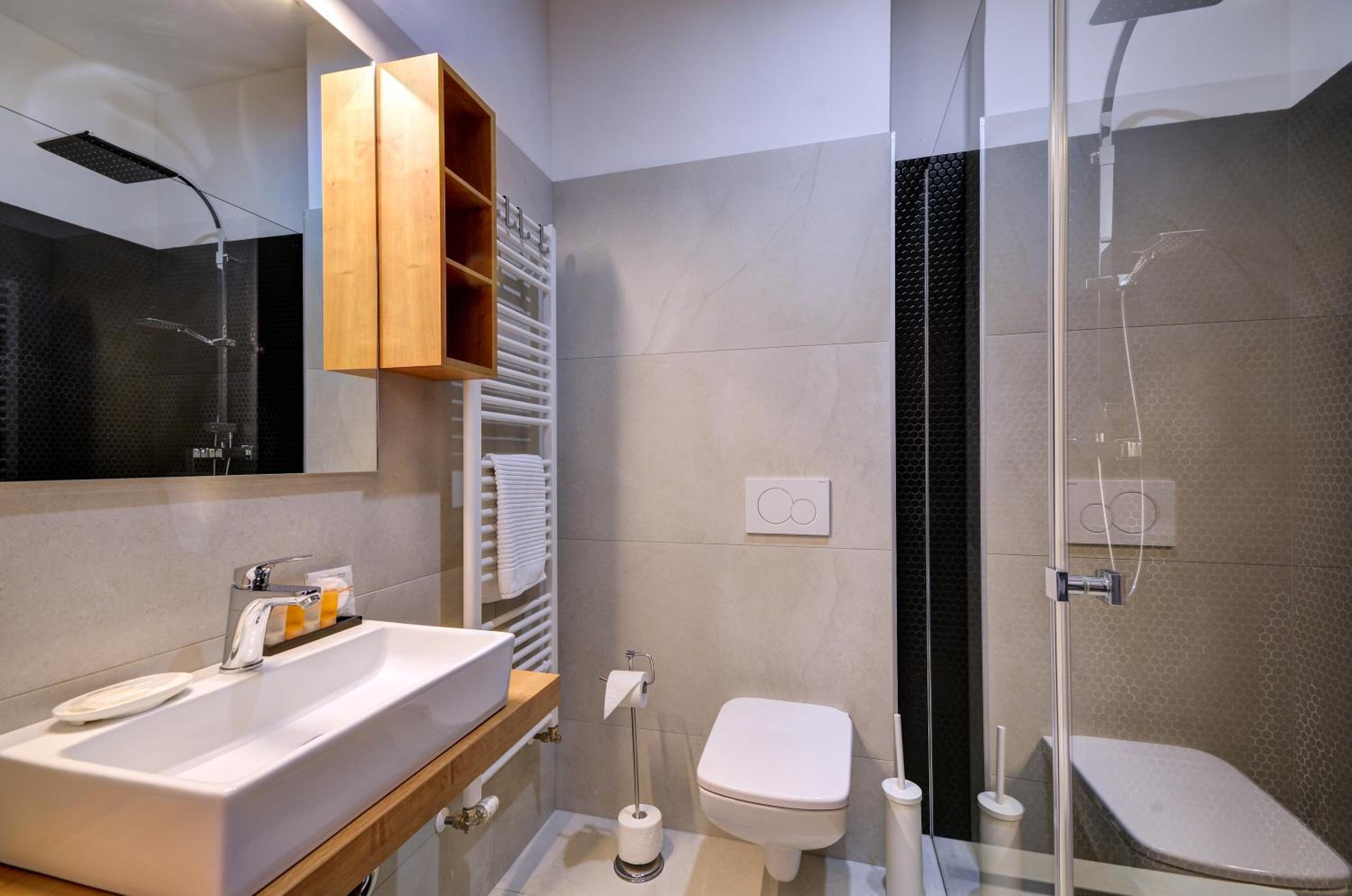 Standard Double Room - Photo 11
