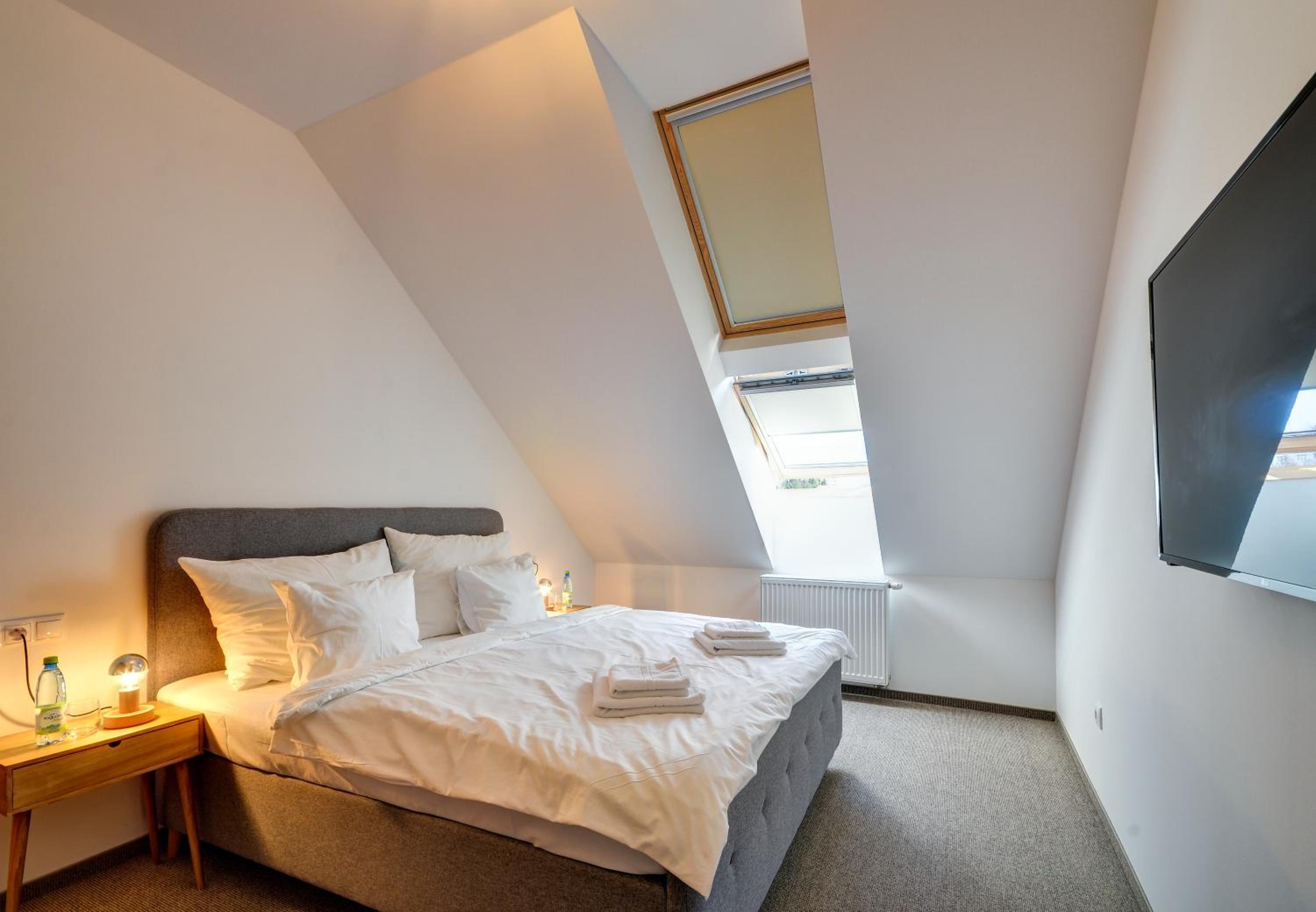 Standard Double Room - Photo 12