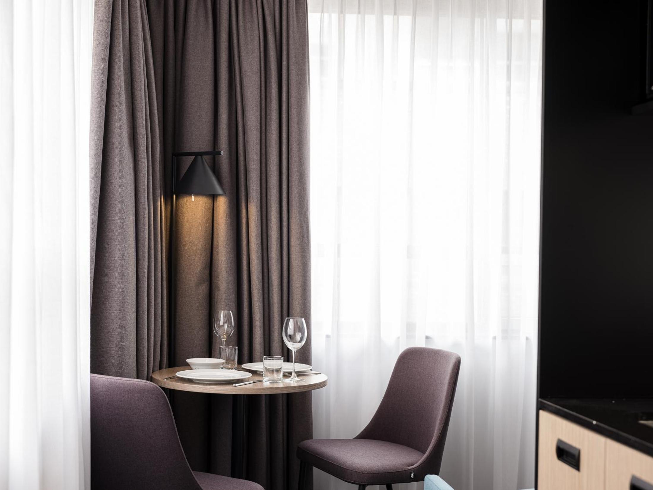 Deluxe King Room with Kitchenette - Photo 19