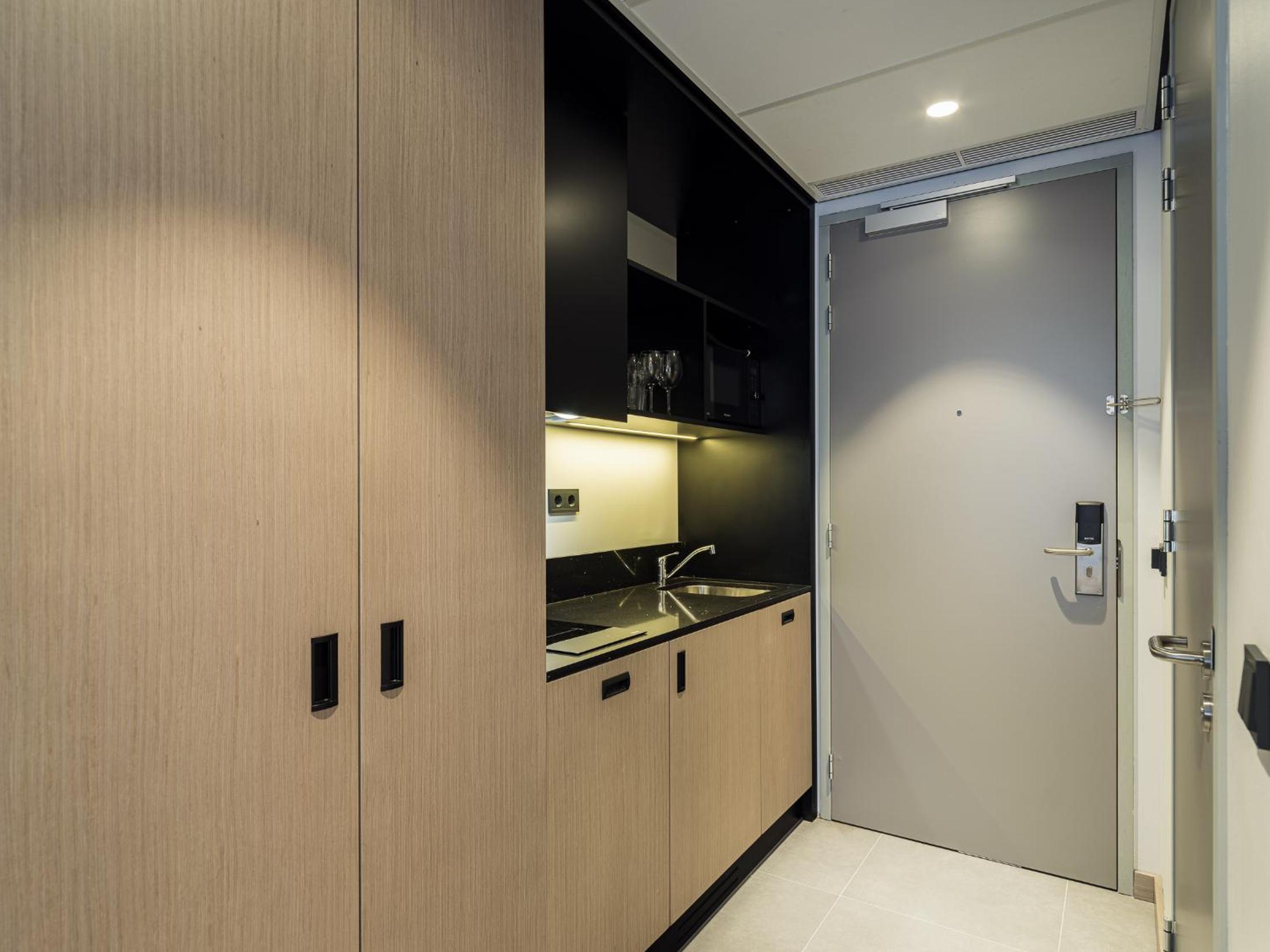 Comfort Twin Room with Kitchenette - Photo 5