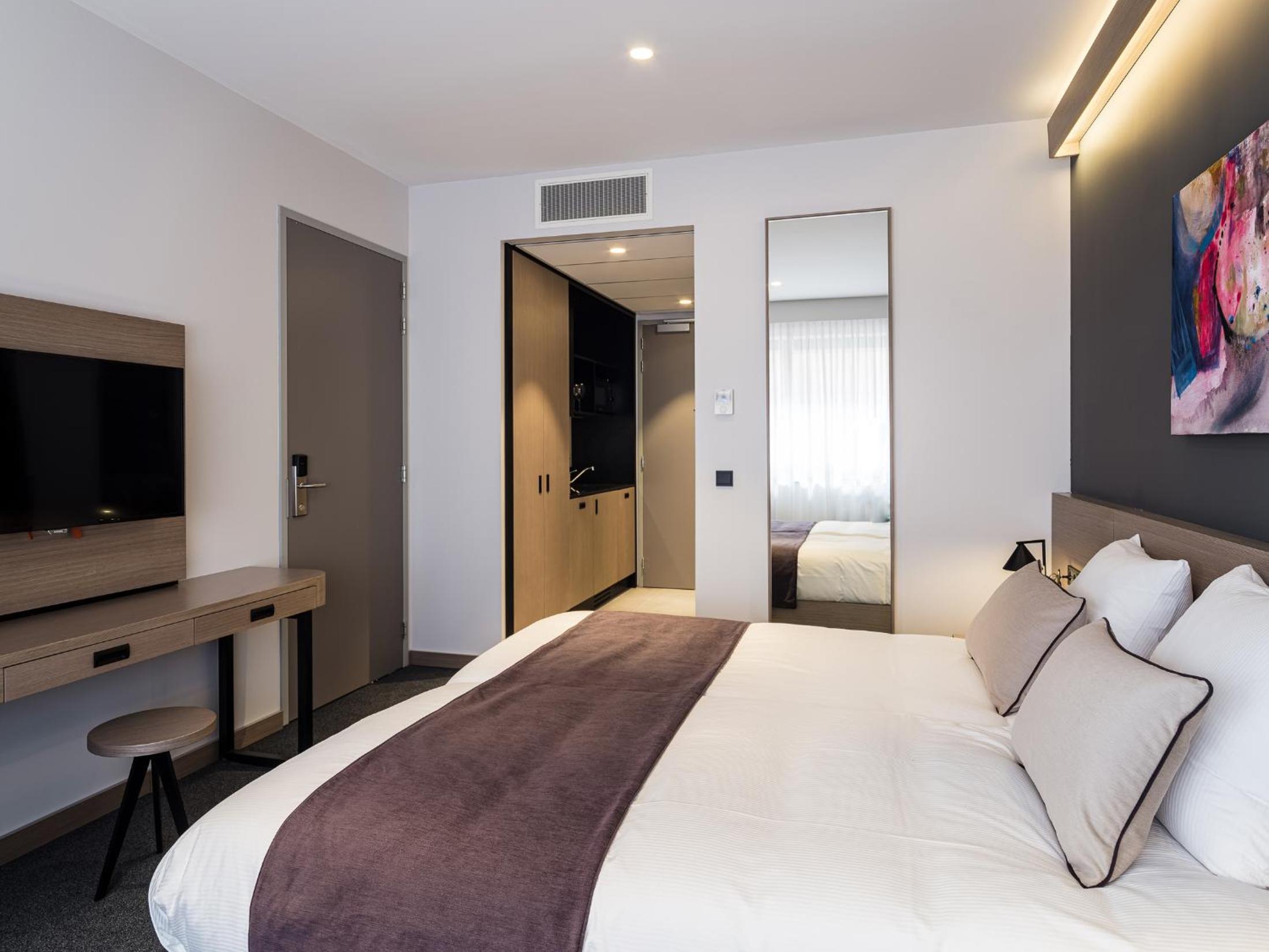 Comfort Twin Room with Kitchenette - Photo 6