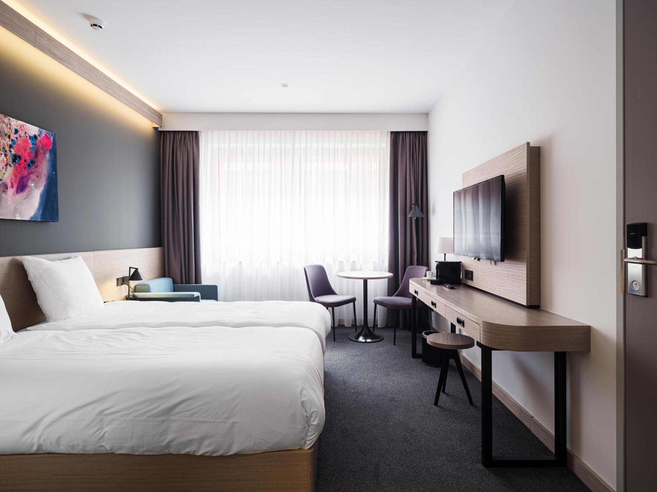 Comfort Twin Room with Kitchenette - Photo 8