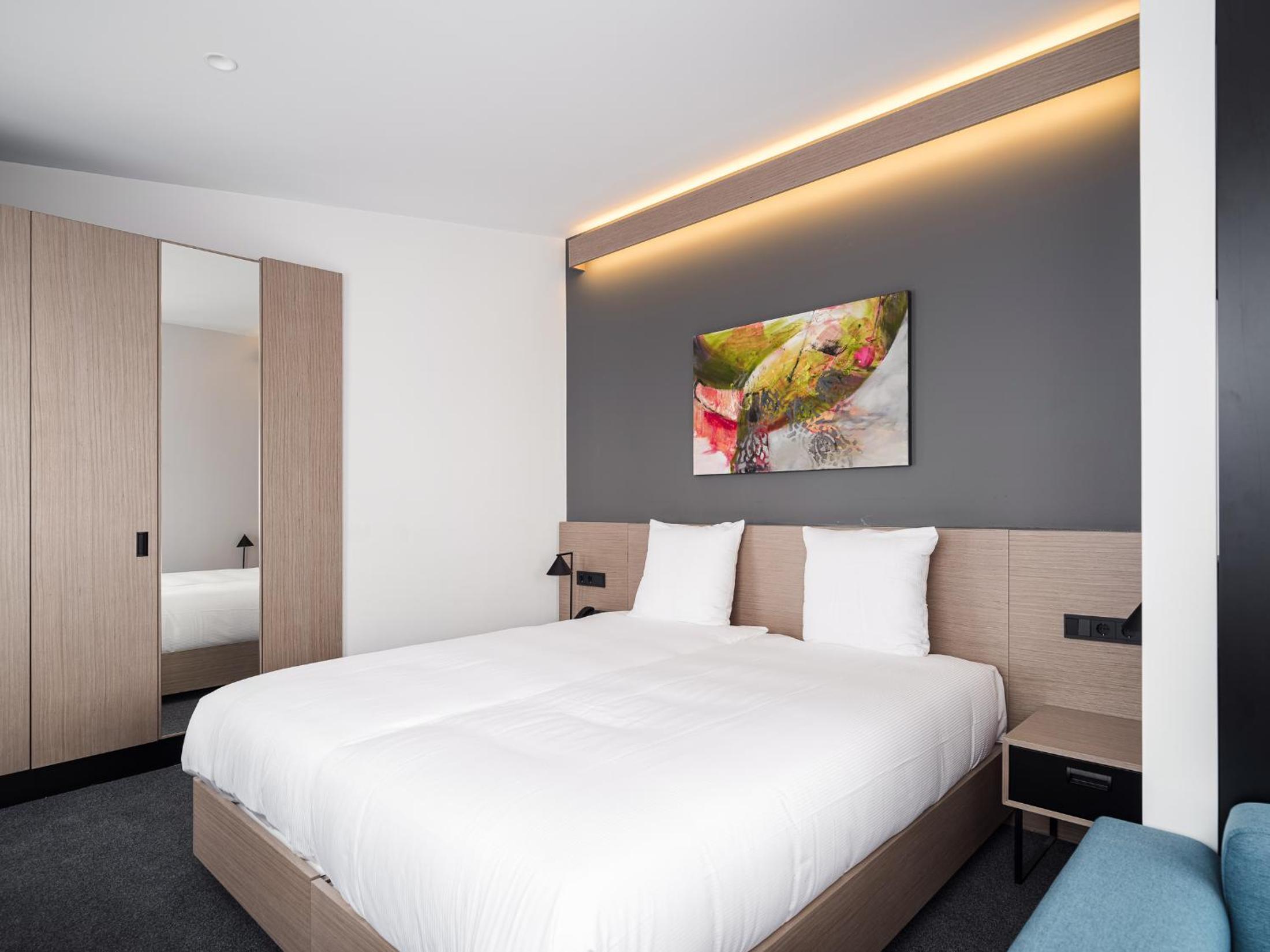 Comfort Twin Room with Kitchenette - Photo 14