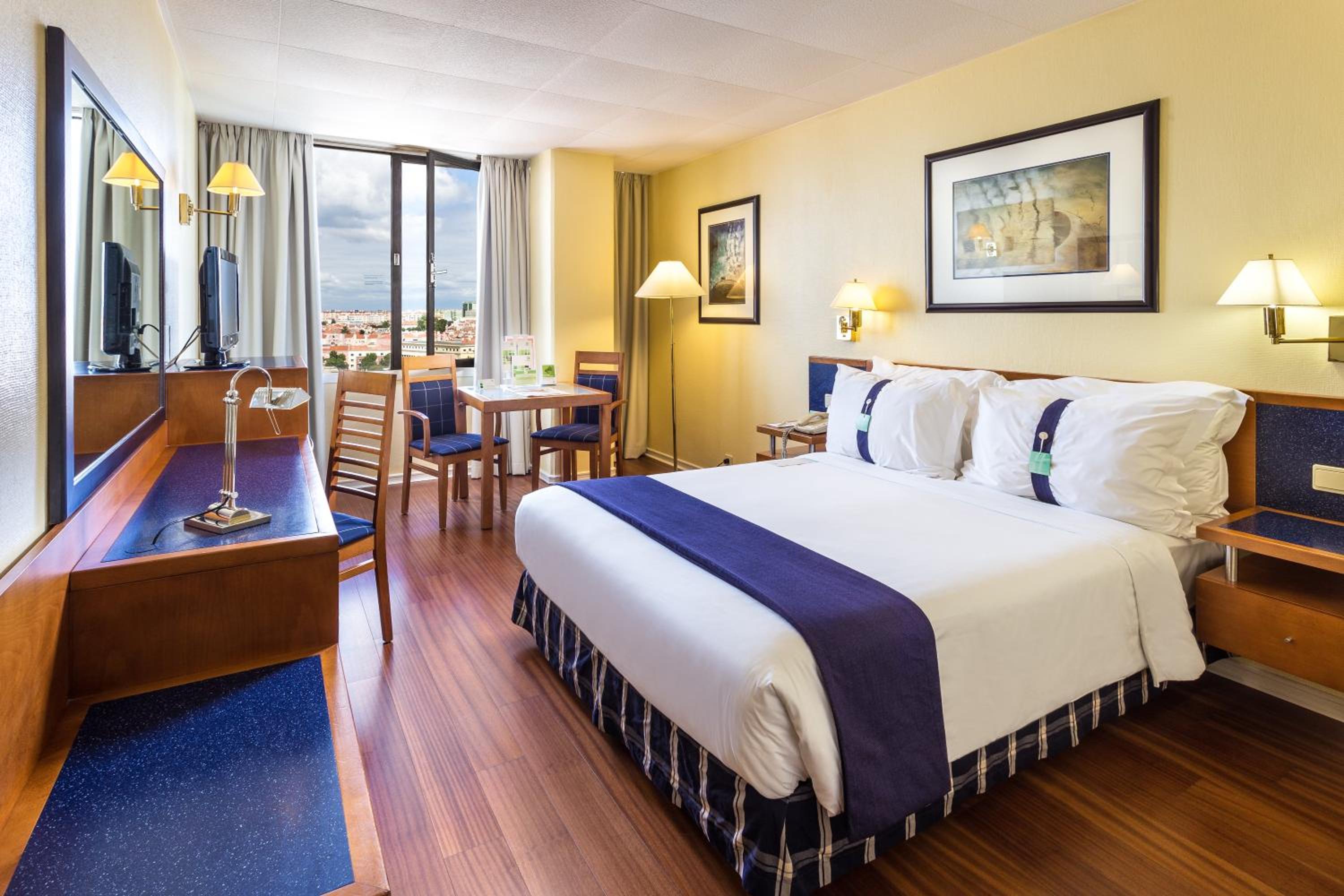 Standard Double Room - Photo 8