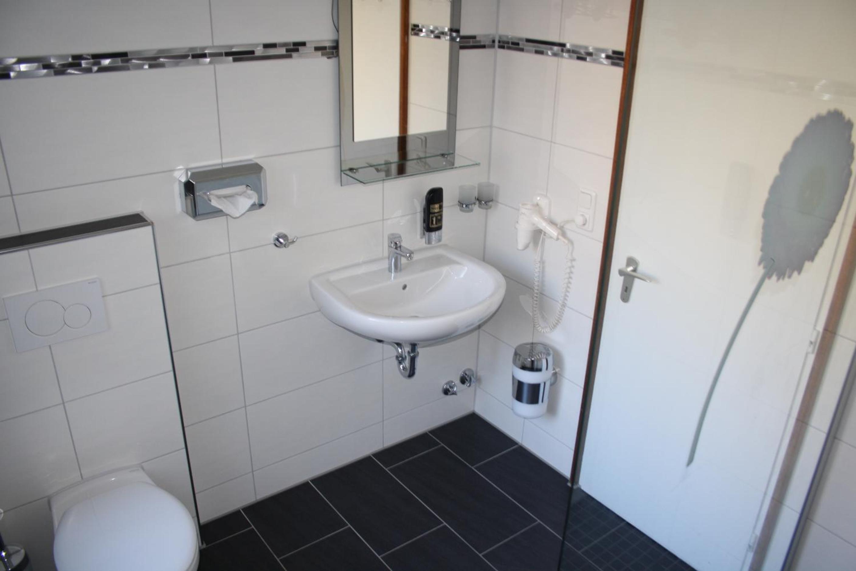 Double Room with Private Bathroom - Photo 3
