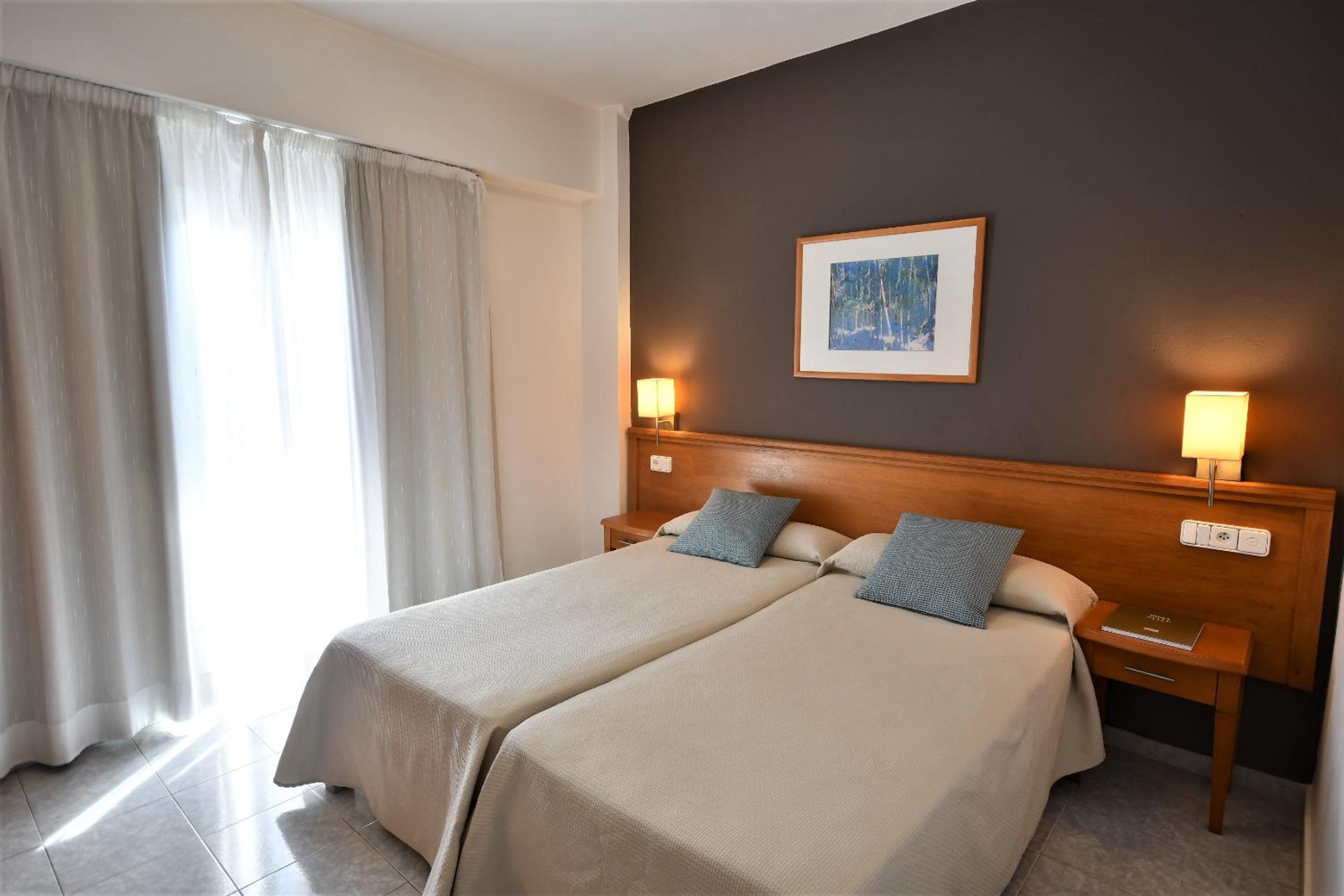 Habitación Doble o Twin Estándar con Balcón