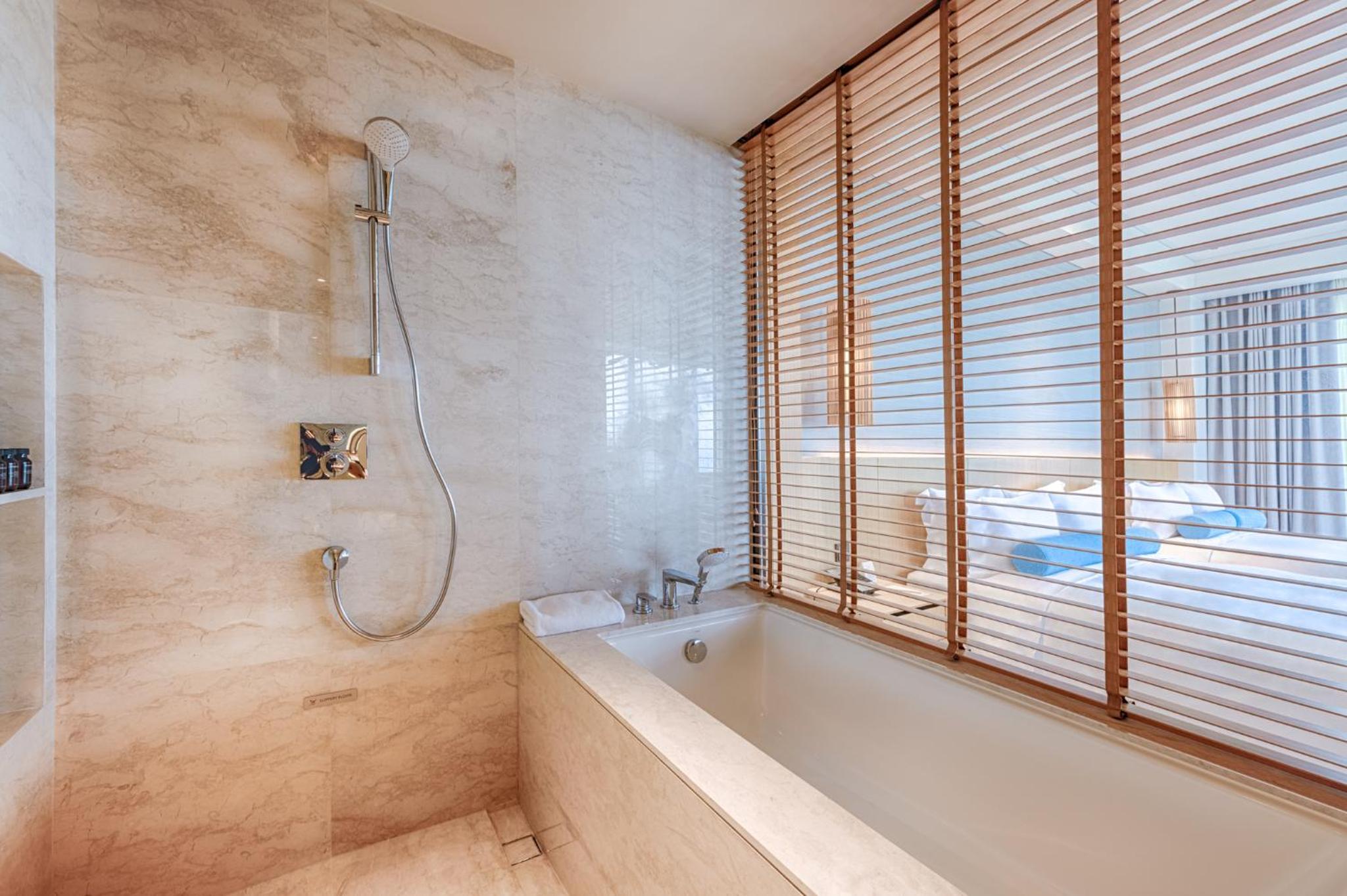 Corner Suite Twin Ocean View with Monogram Lounge Access - Mini-bar included once per stay, Daily Guest Activities - Photo 7