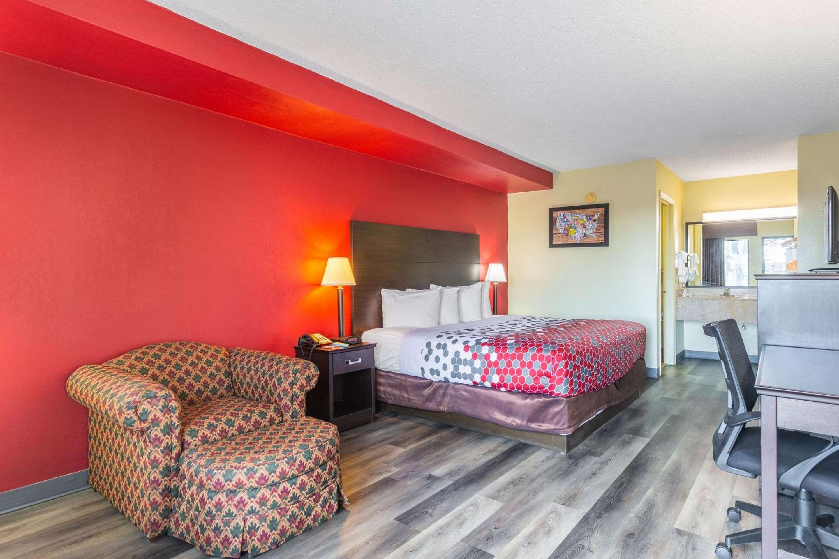King Room - Non-Smoking - Photo 1
