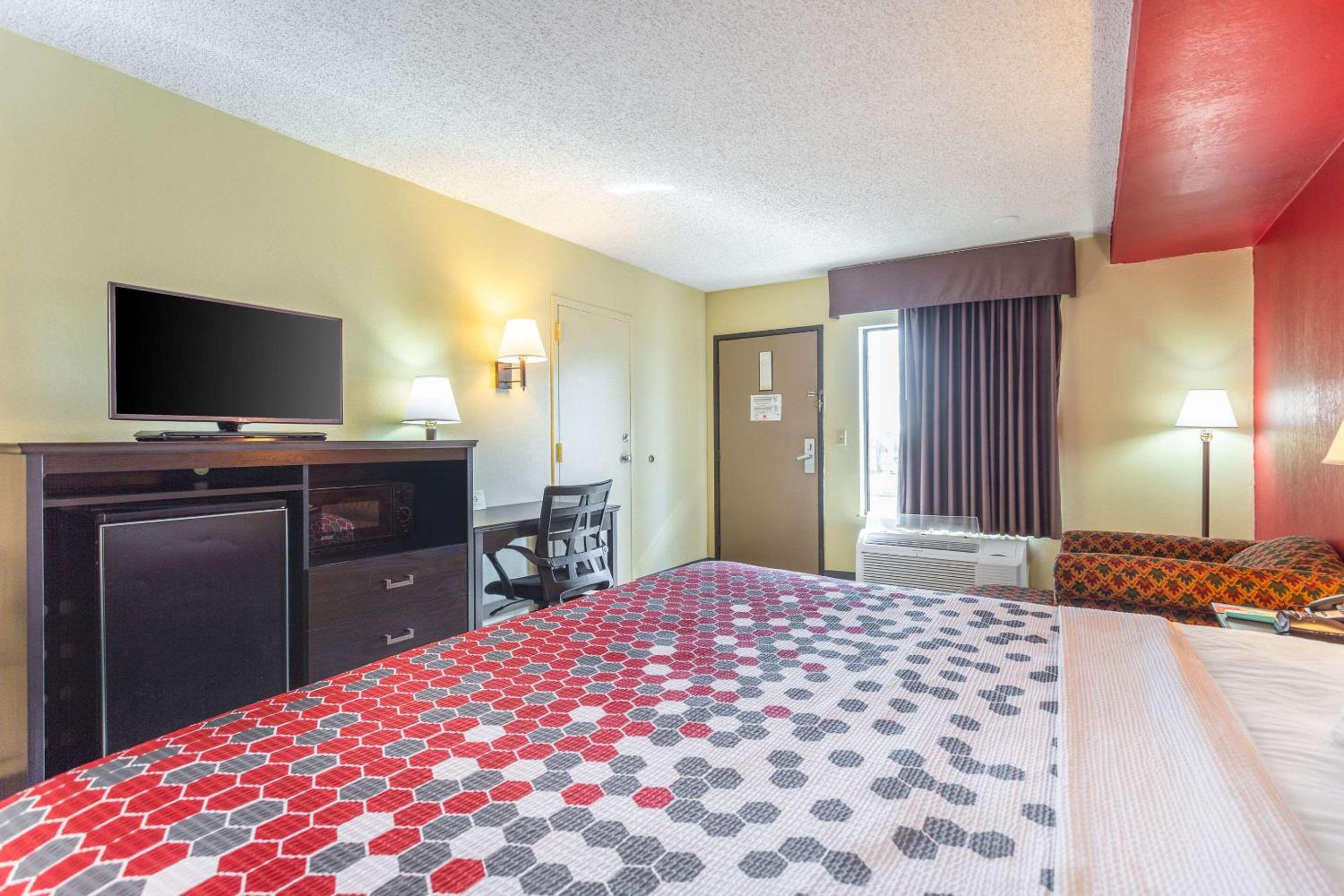 King Room - Non-Smoking - Photo 2