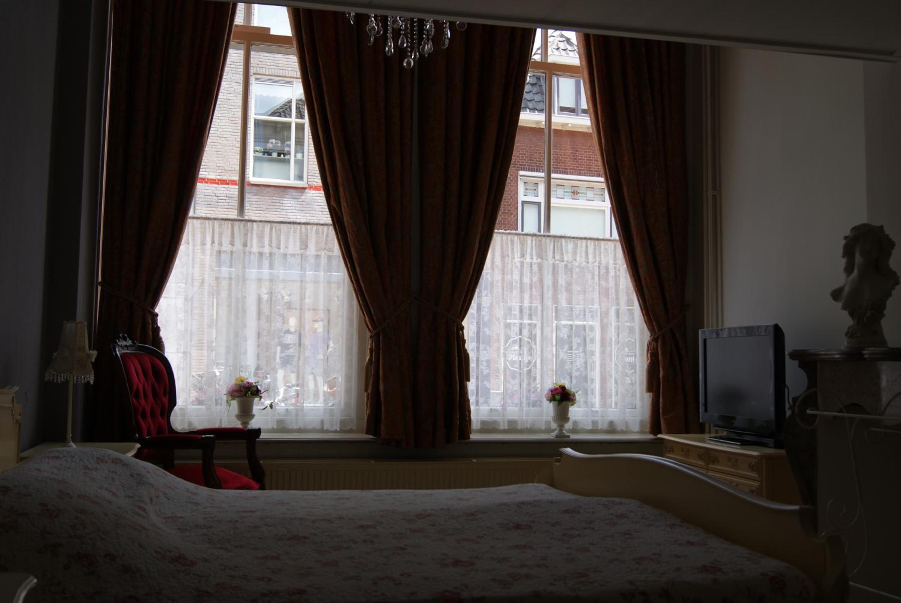 Deluxe Double Room with Private Bathroom photo 2