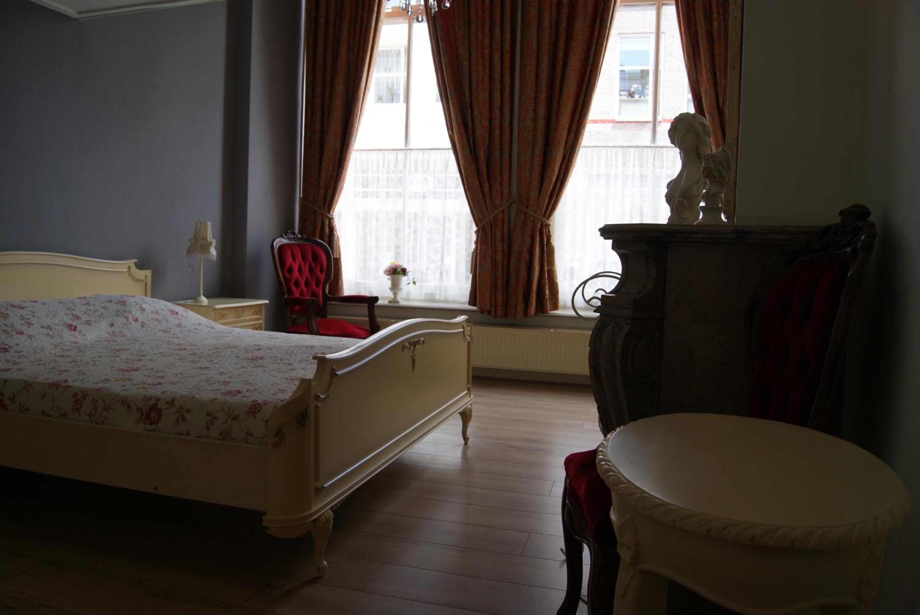 Deluxe Double Room with Private Bathroom photo 3