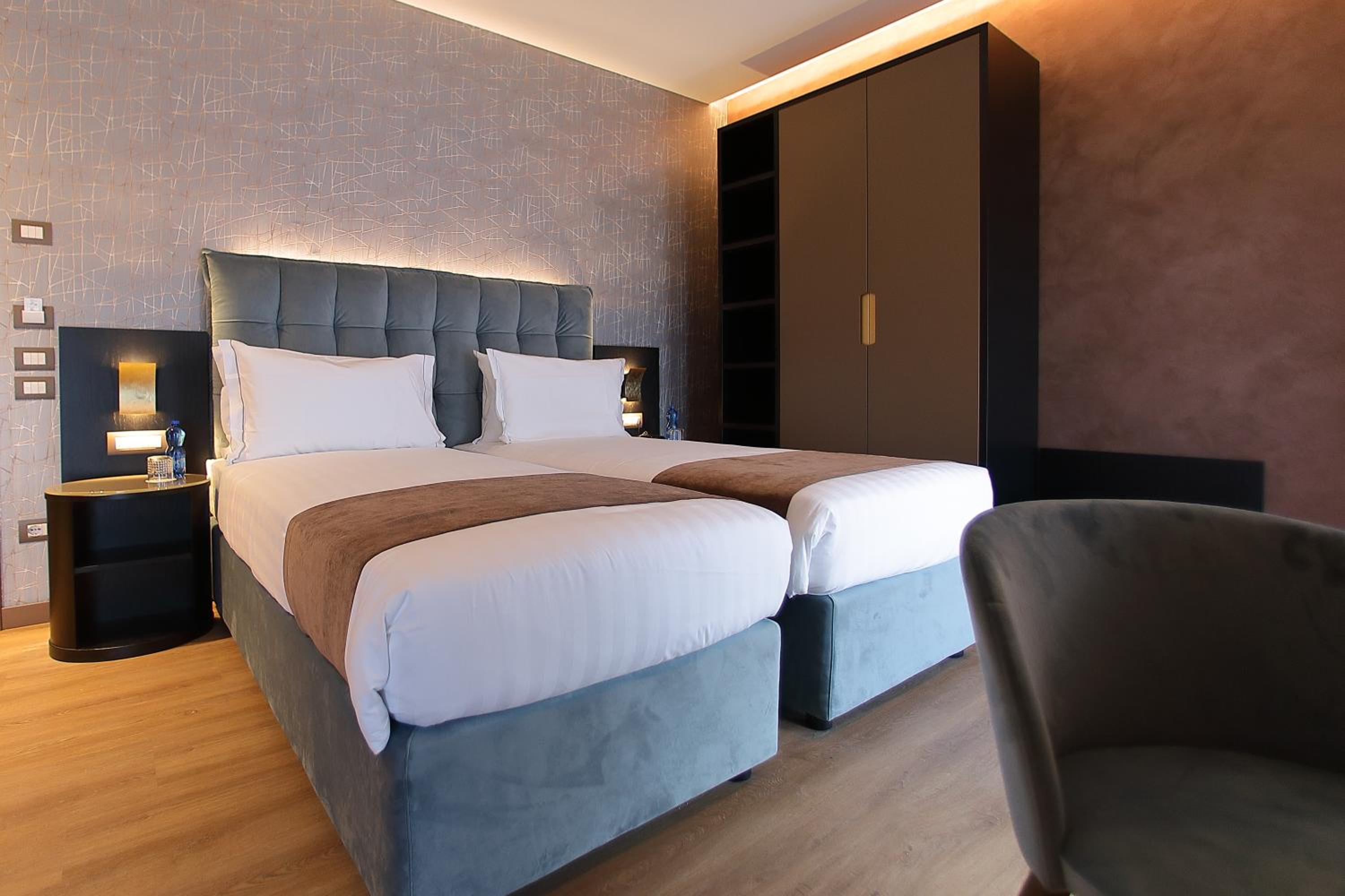 Economy Double Room - Photo 20