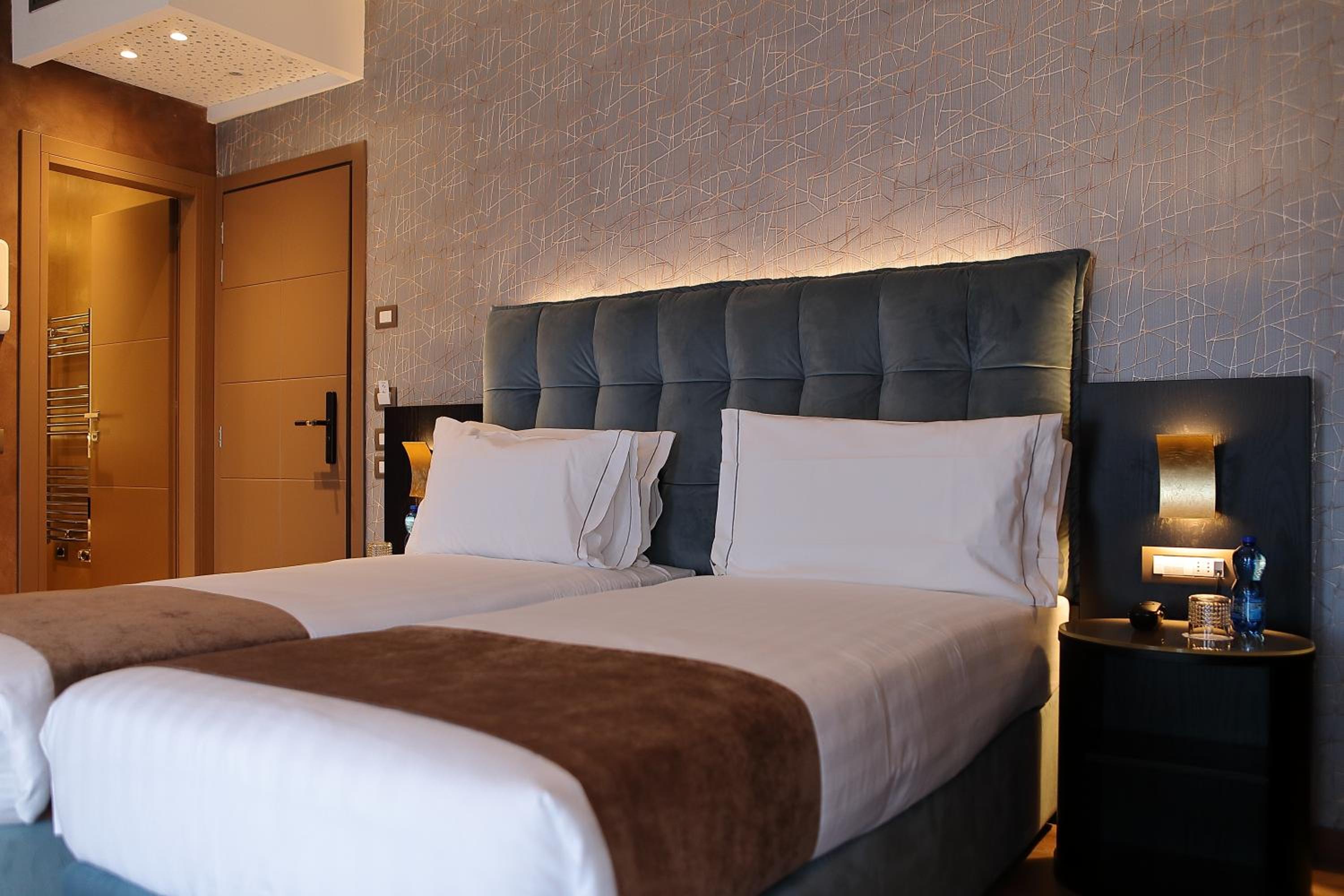 Economy Double Room - Photo 11